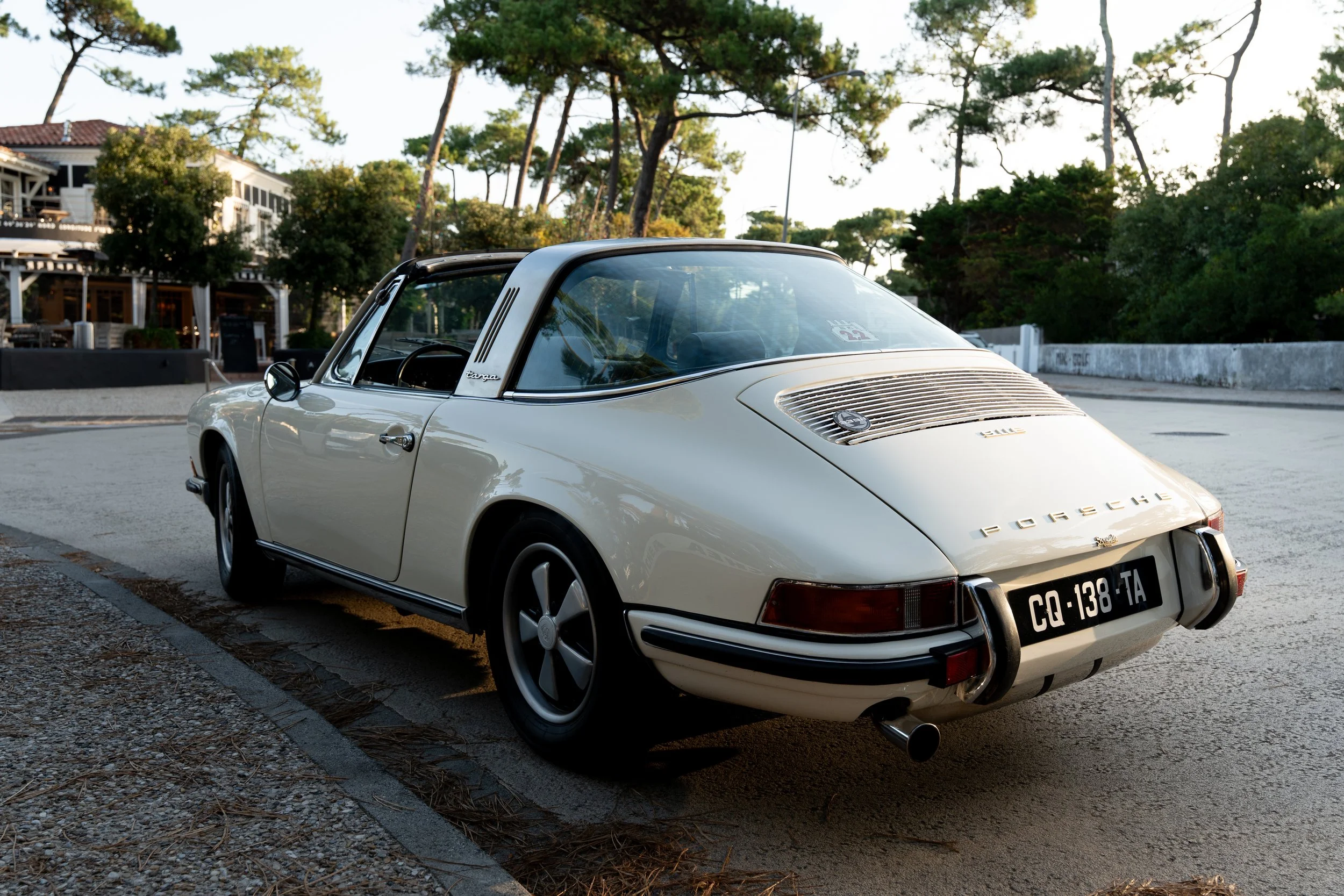 Porsche 911 2.2 Targa 71'-29.jpg