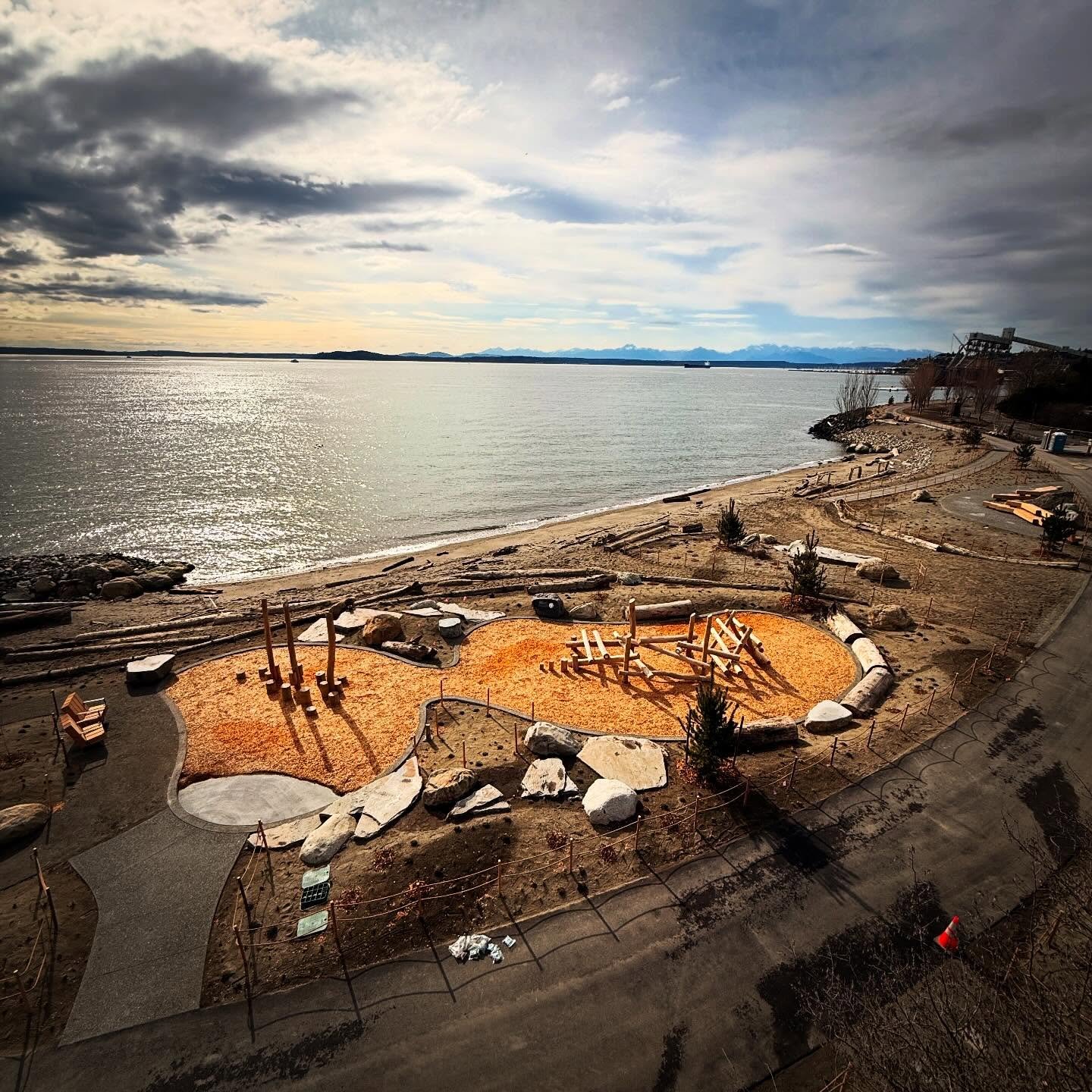 Seattle is getting ready to open another new downtown beach, this one in Meryl Edward&rsquo;s Park, a 15 minute walk from the Space Needle 🏖️