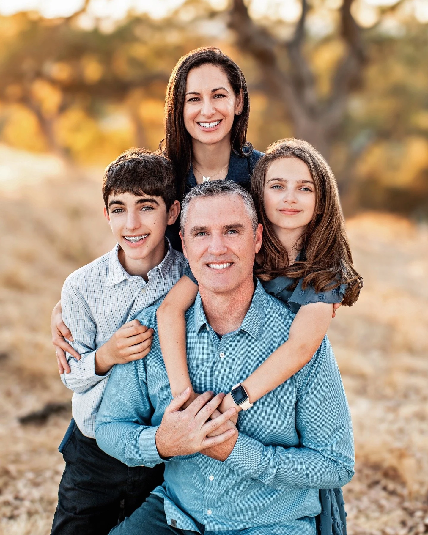 📸 Now booking mini-sessions at the stunning Bull Creek Park in Austin! With its dreamy waterfalls, natural rock formations, and golden light peeking through the trees, it&rsquo;s the perfect backdrop for timeless family photos, playful kids, or upda