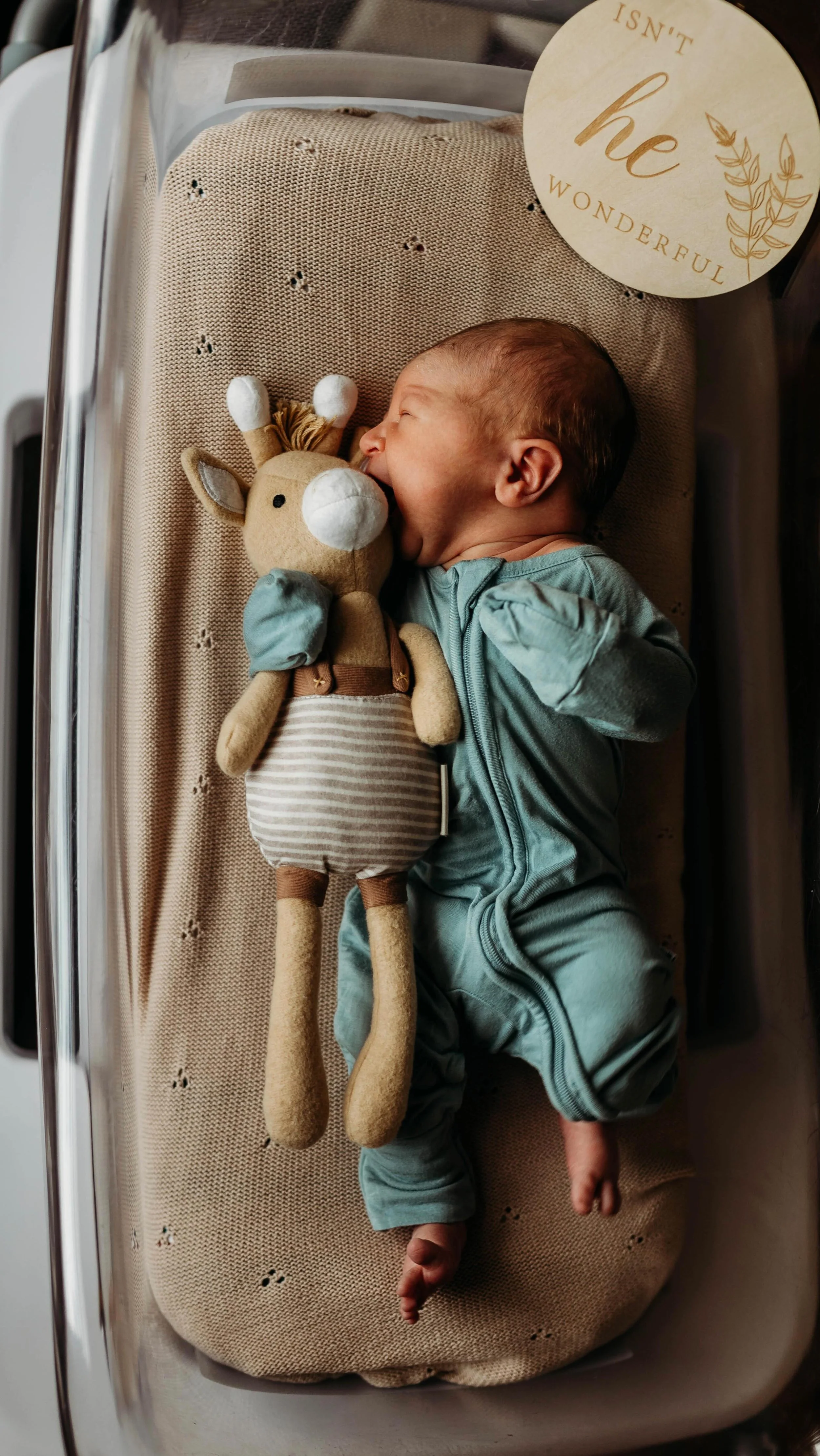 Crazy how babies have this instinct immediately! #newbornbaby #fresh48photography #fresh48 #beaumonttxphotographer