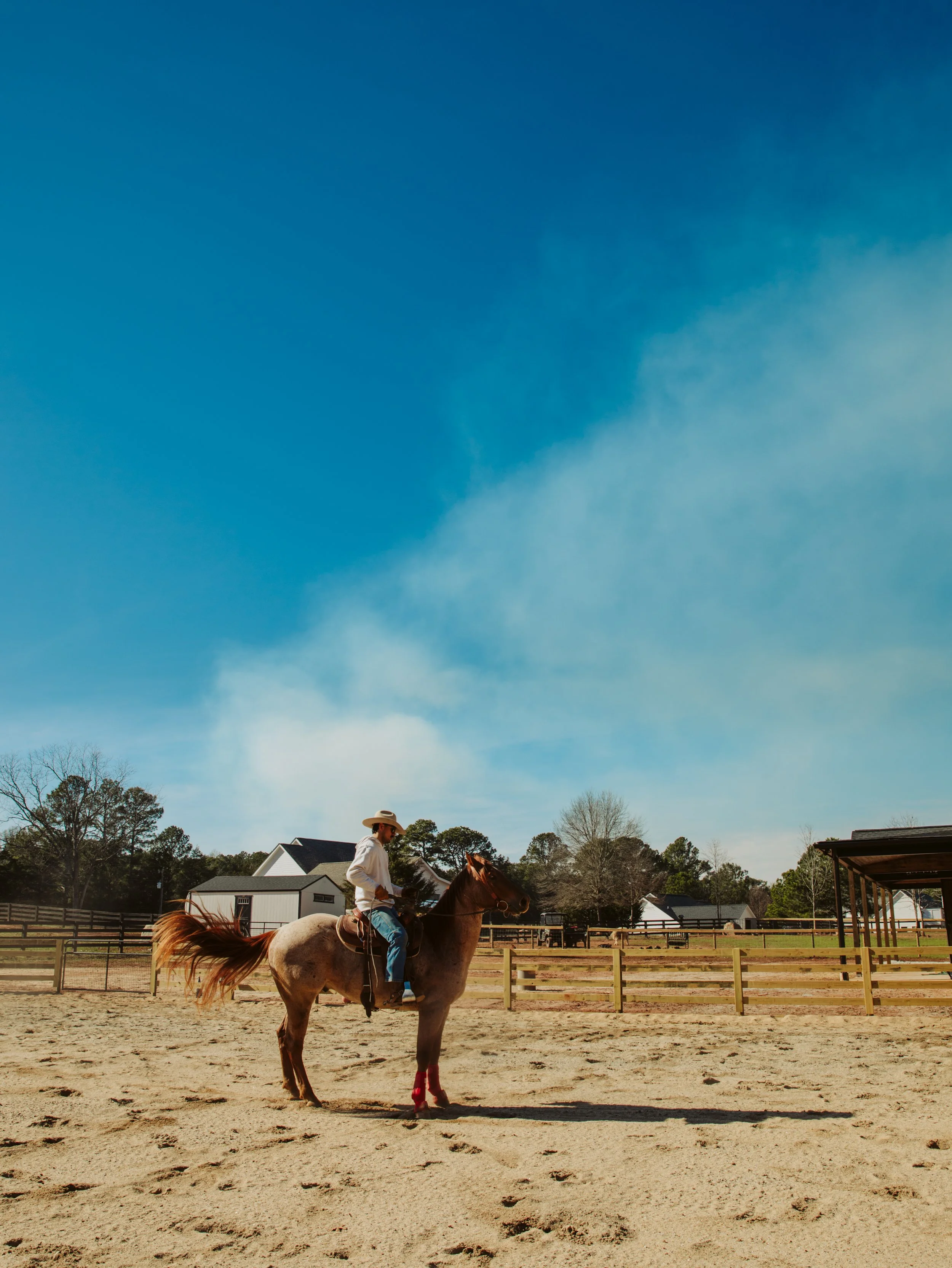 Photographing Carlos Delacruz of 3 Crosses Horse Ranch