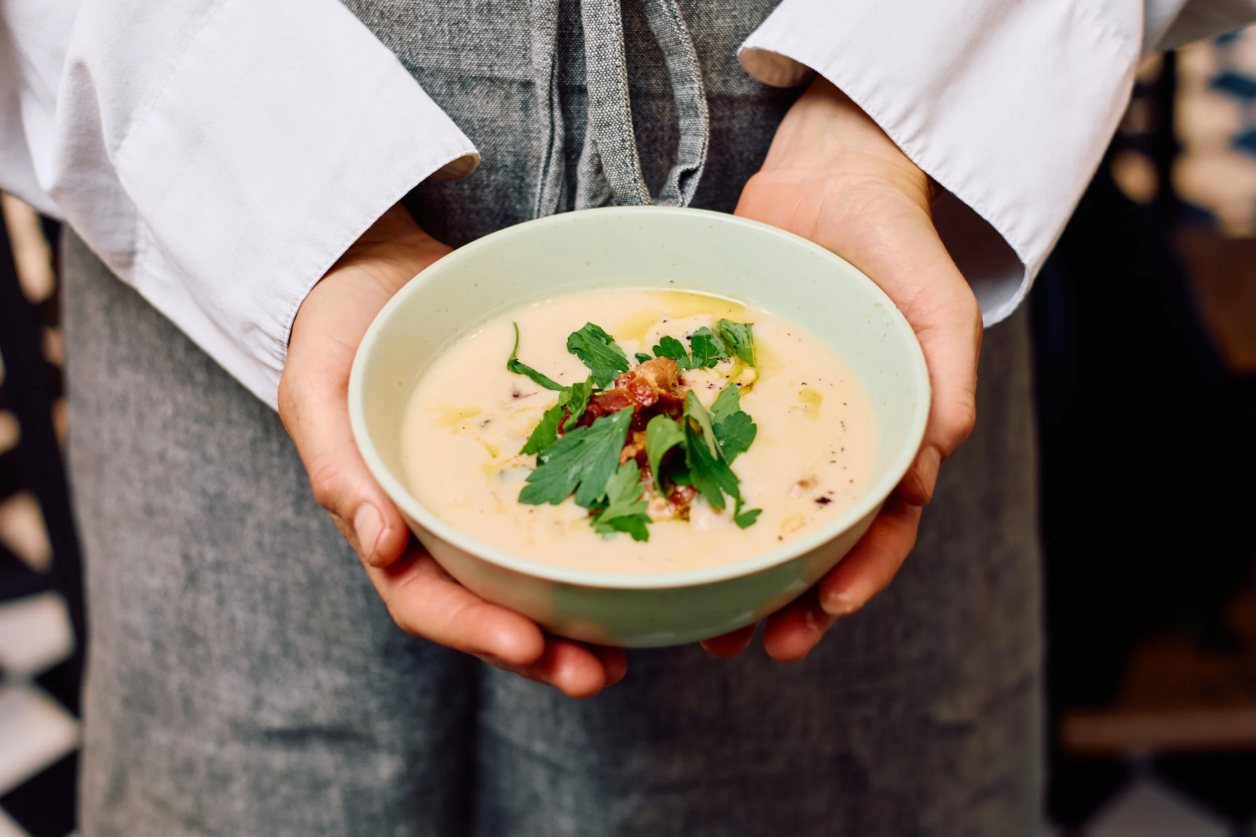 Foodyflys blomkålsuppe med bacon og pinjekjerner