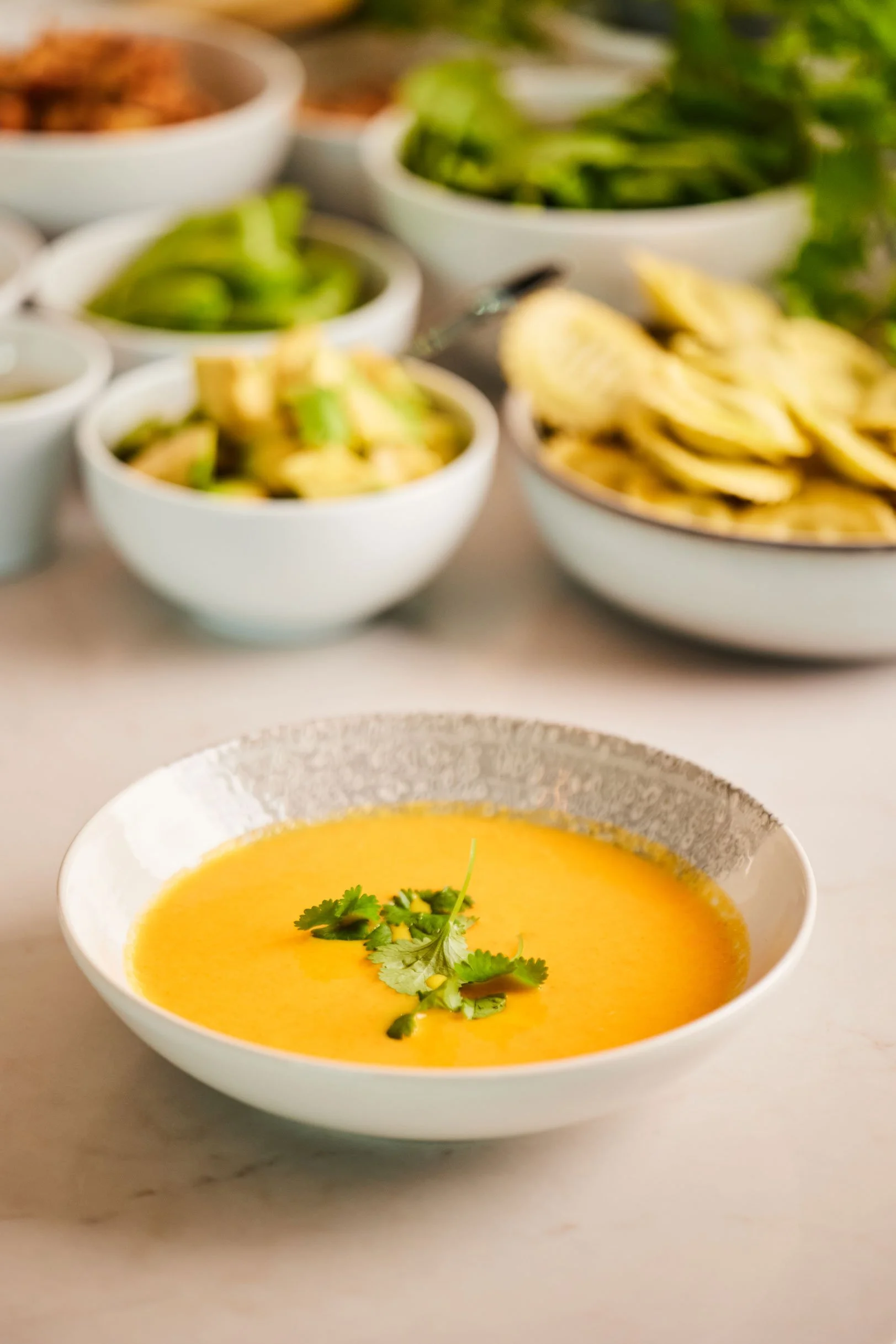 Foodyflys gulrot- og søtpotetsuppe som base til ulike supperetter ved å kombinere ulik suppe