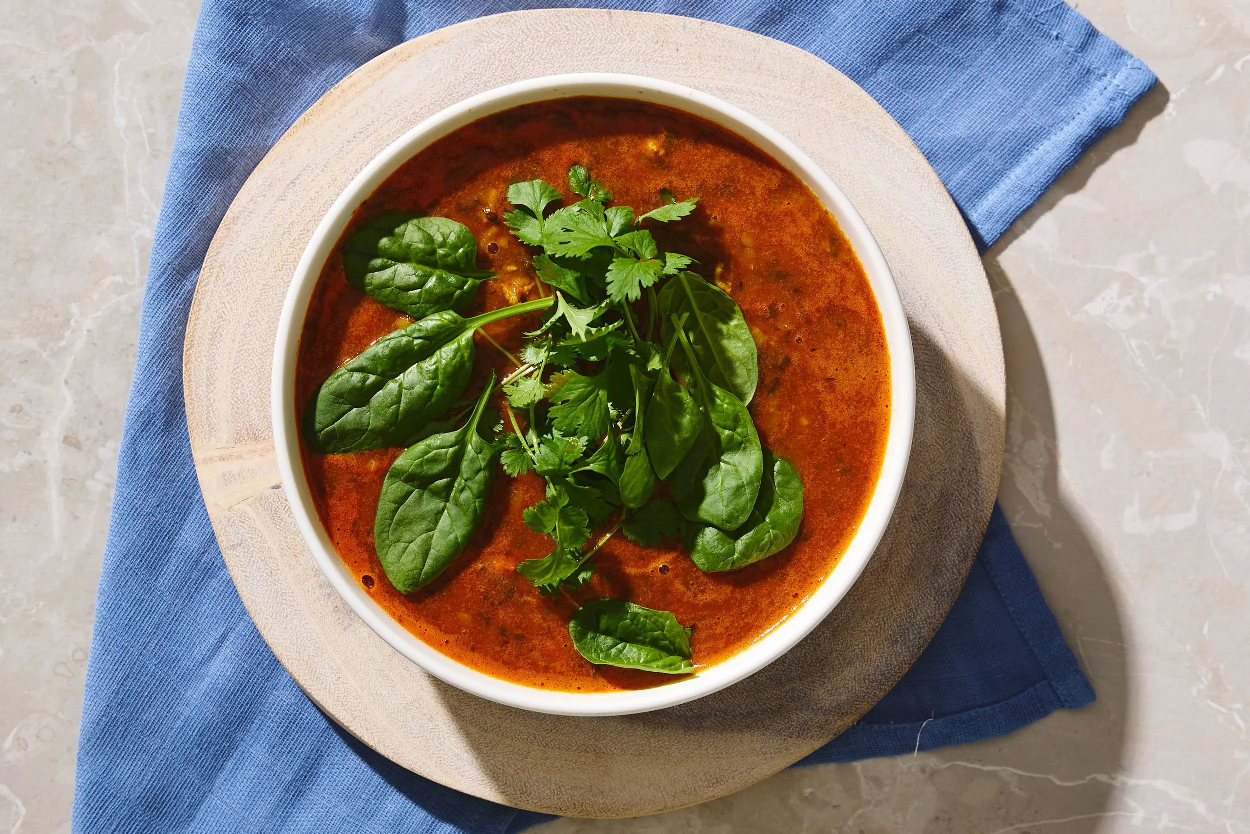 Foodyflys kikert- og kyllingsuppe med spinat og koriander