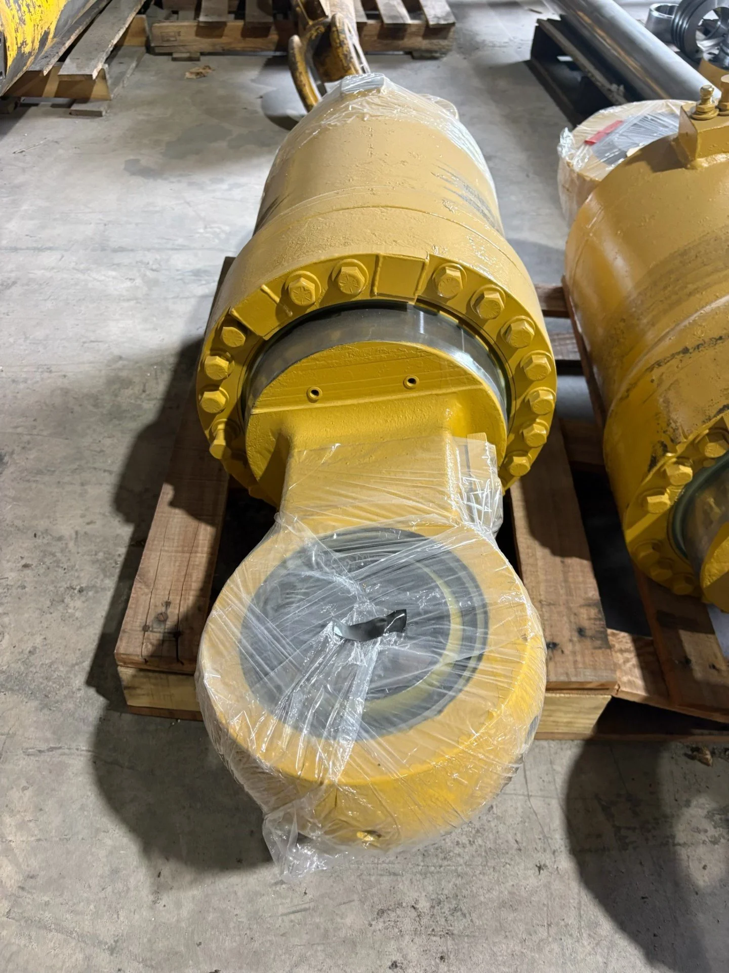 cat785b-strut-closeup.jpg