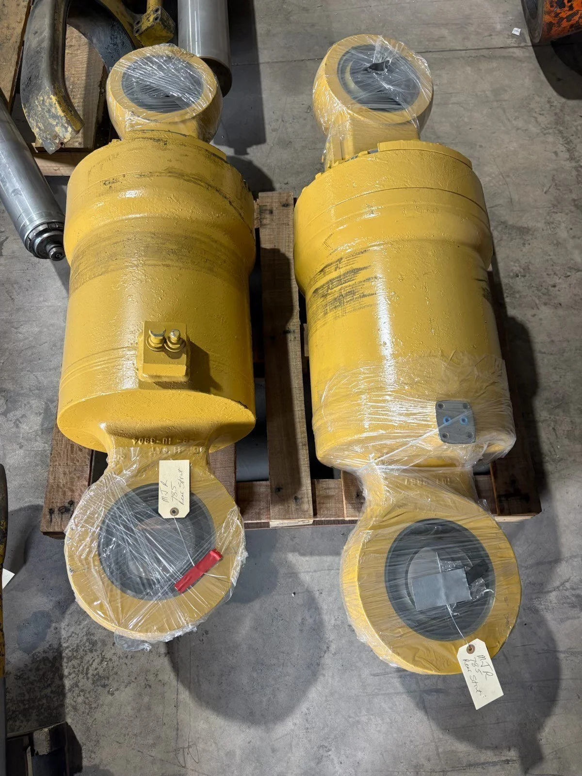 cat785b-struts-pair.jpg