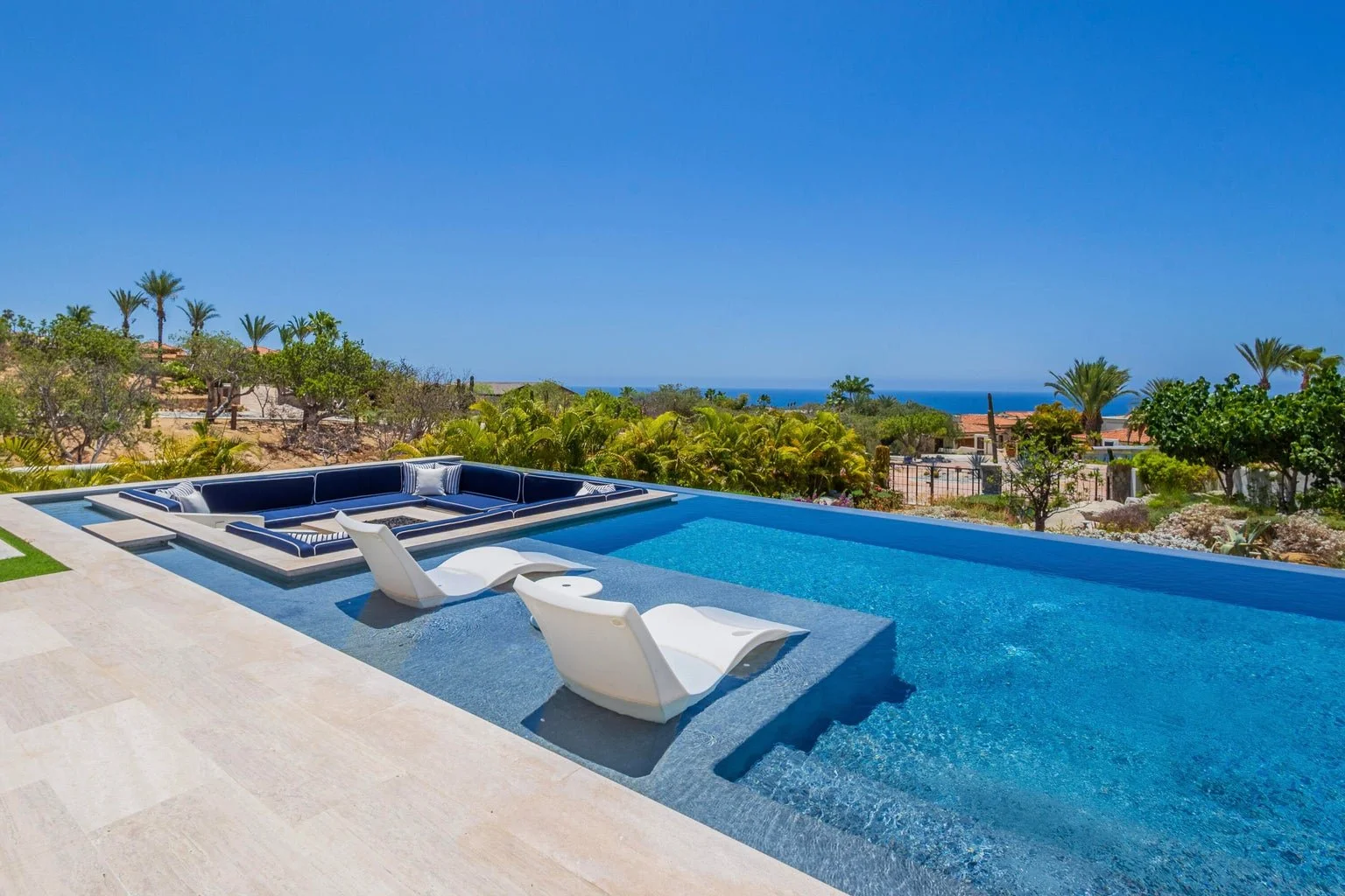 Casa Royale 2.jpg