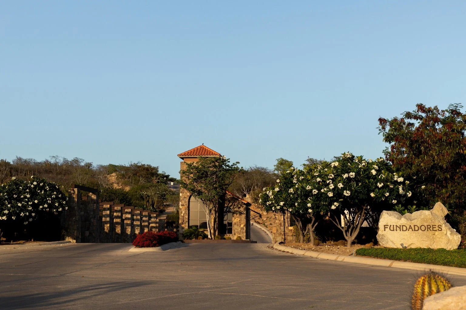   Fundadores Entrance  