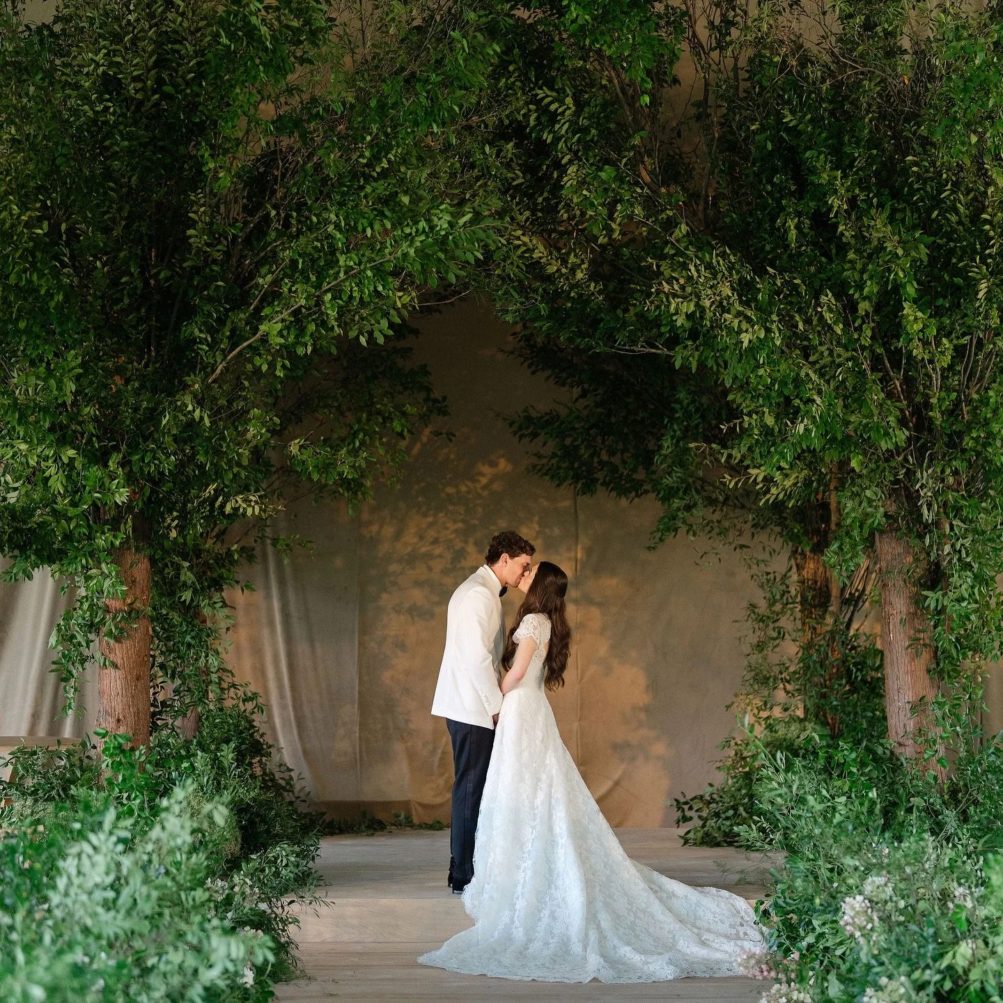 We&rsquo;re still swooning over Amanda &amp; Sam&rsquo;s enchanting ceremony ✨

Venue:&nbsp;@glenmeremansion
Event Planning:&nbsp;@sensesolutions
Event design, Fabrications, Draping &amp; Production: @cerkacreative
Event Floral design:&nbsp;@putnamfl