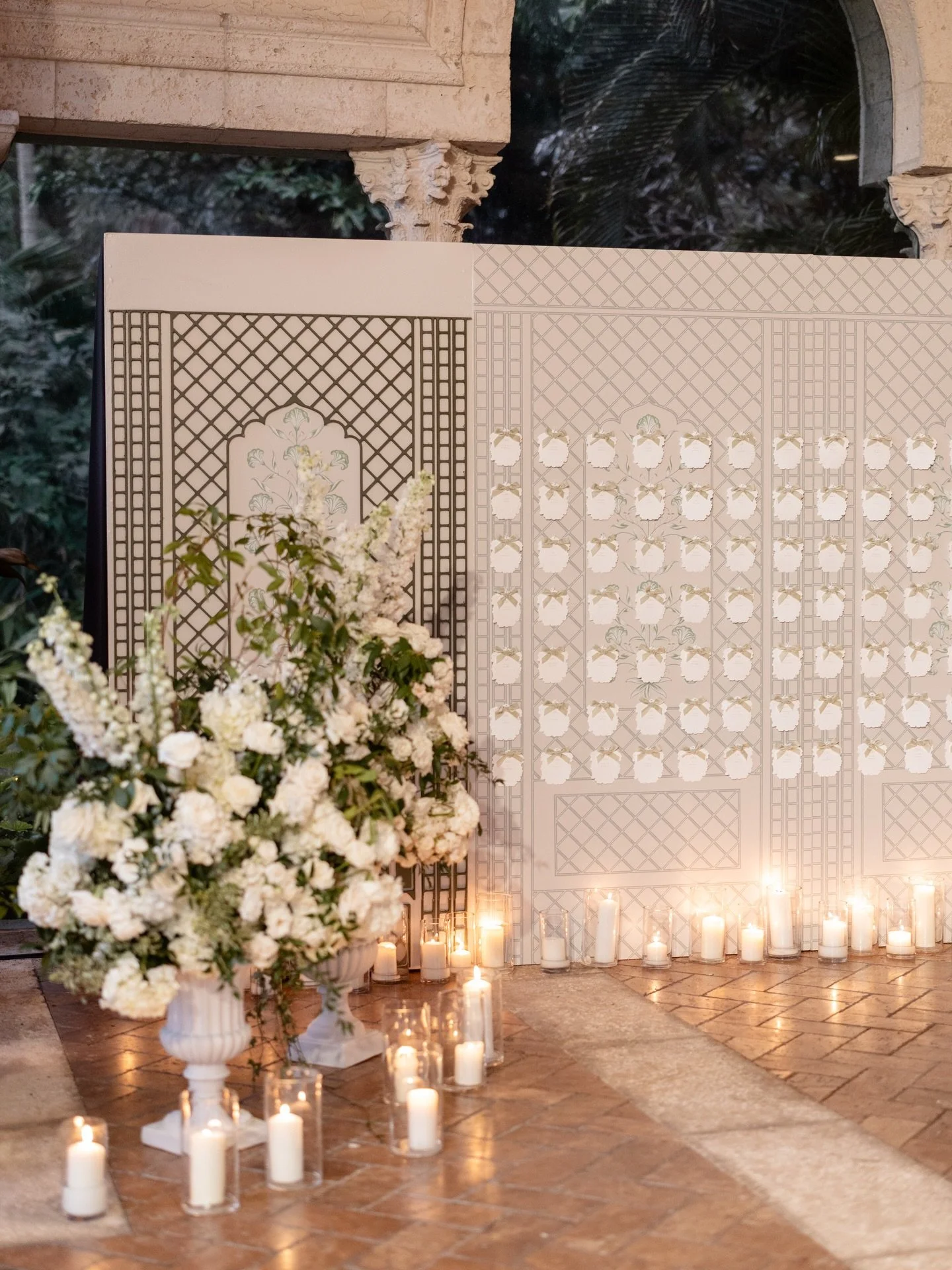 Sage green velvet bows on every escort card, a string quartet in gold sequins by the pool, and the kind of cocktail hour guests talk about before they even find their seats. Welcome to Halle and Dillon&rsquo;s evening.

Event Planning: @sarareneeeven