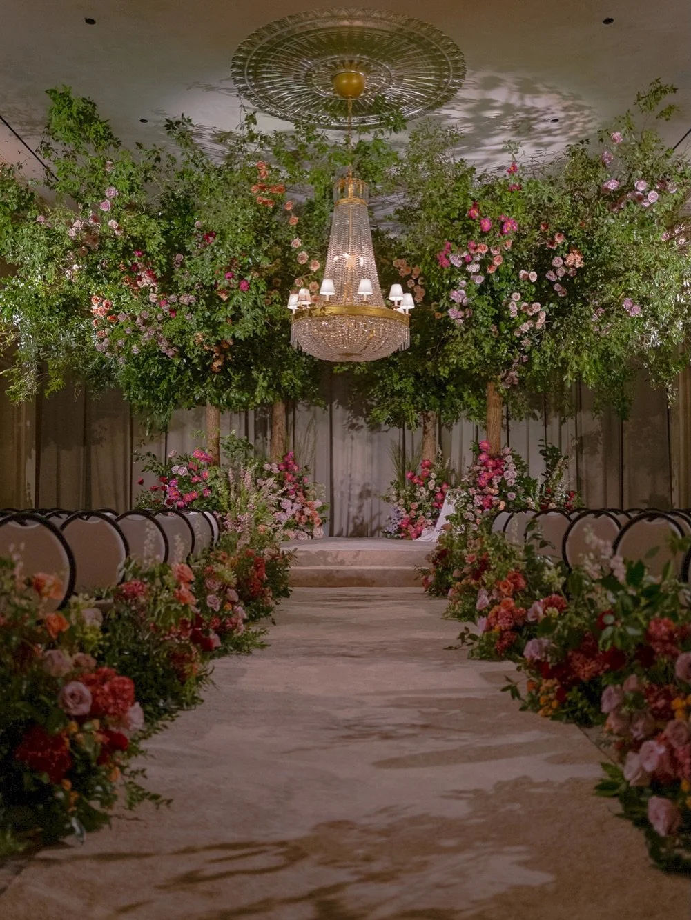 Layered florals, shaping a spring dream.

Event Planning, Design &amp; Production: @biancabinc
Event Design, Florals, Fabrications &amp; Production: @cerkacreative
Venue: @waldorfnyc
Photography: @nathansmithstudios
Videography: @kennethcooperfilms o
