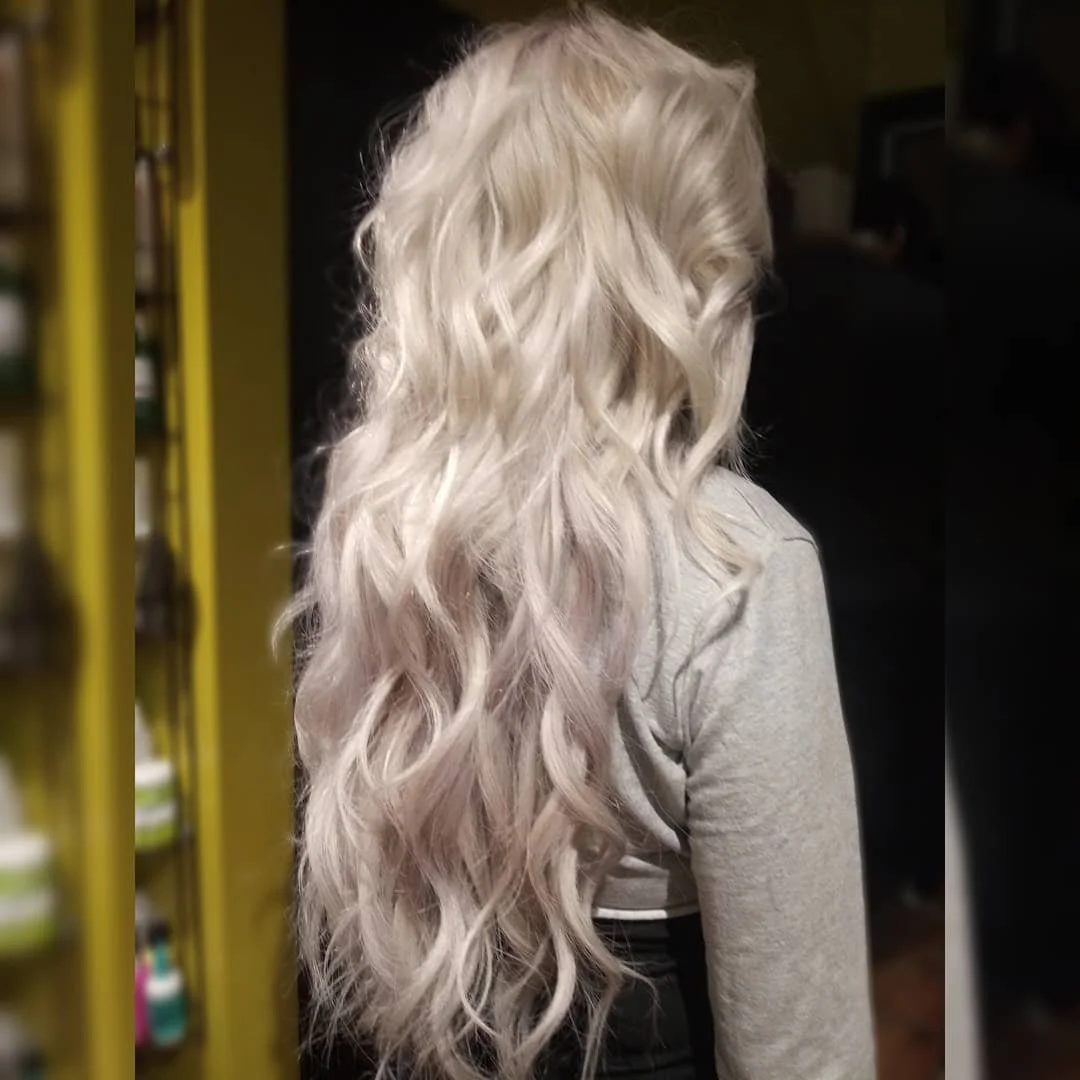 Wish I had gotten a better photo of this beauty but sadly there was no daylight. These @hotheadshairextensions could not be more beautiful! @tease_knoxville