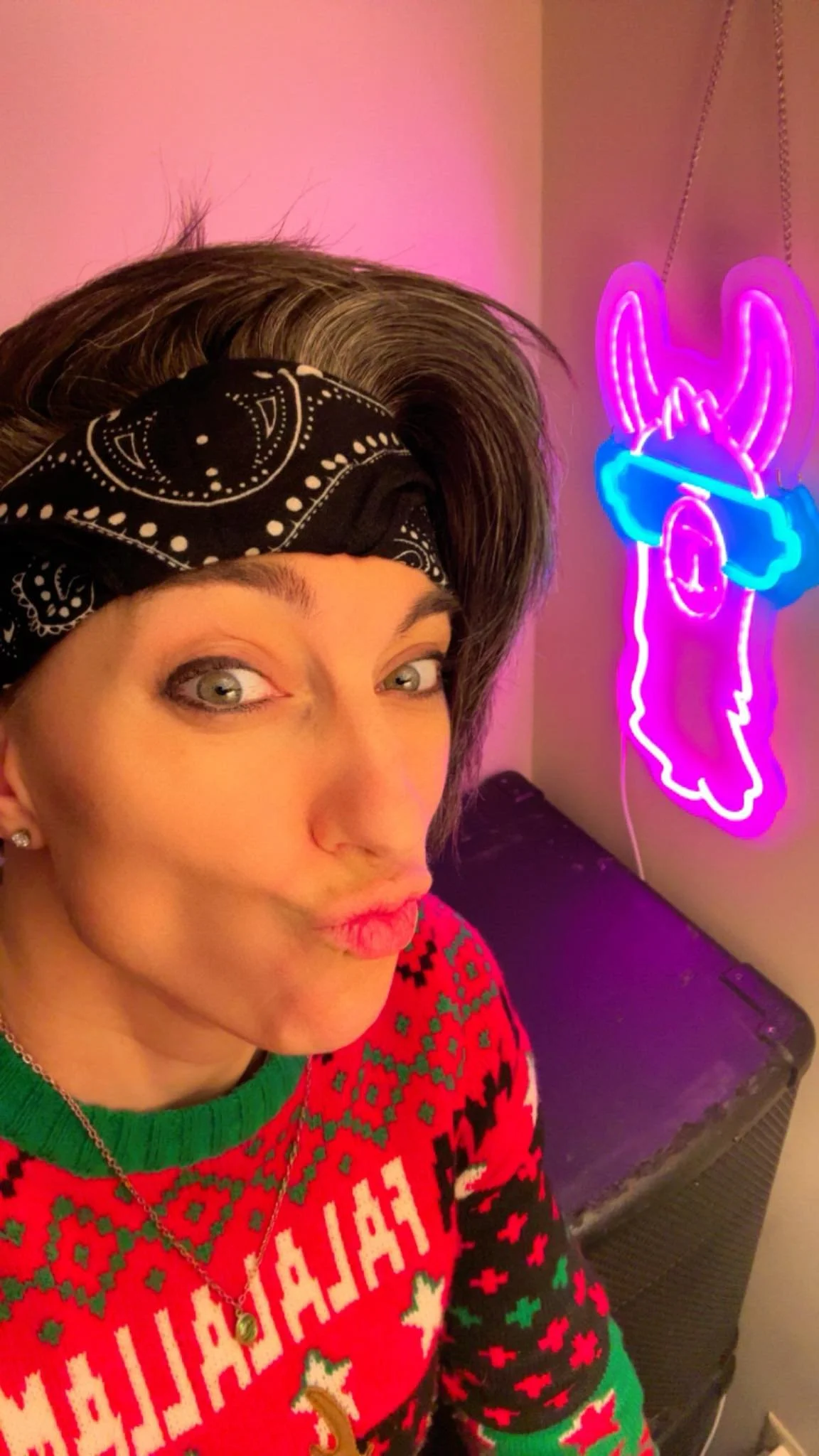 Ugly Christmas sweater karaoke PARtY 
ToNigHt!!! (Sat. 12/20)
@Wellsboro VFW Post 4907
8p-12a