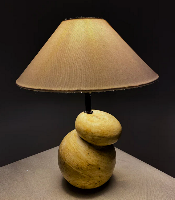 Lámpara de mesa. ($340,000)