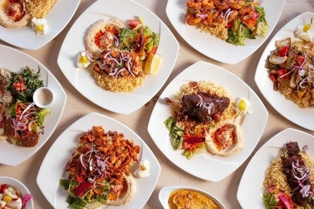 Welcome to Z Garden 🌿✨ Bringing the vibrant flavors of the Mediterranean to Santa Monica, @zgardensantamonica serves up everything from juicy chicken shawarma and crispy falafel to creamy hummus and fresh Greek salad, and so much more. 
⠀⠀⠀⠀⠀⠀⠀⠀⠀
Wi