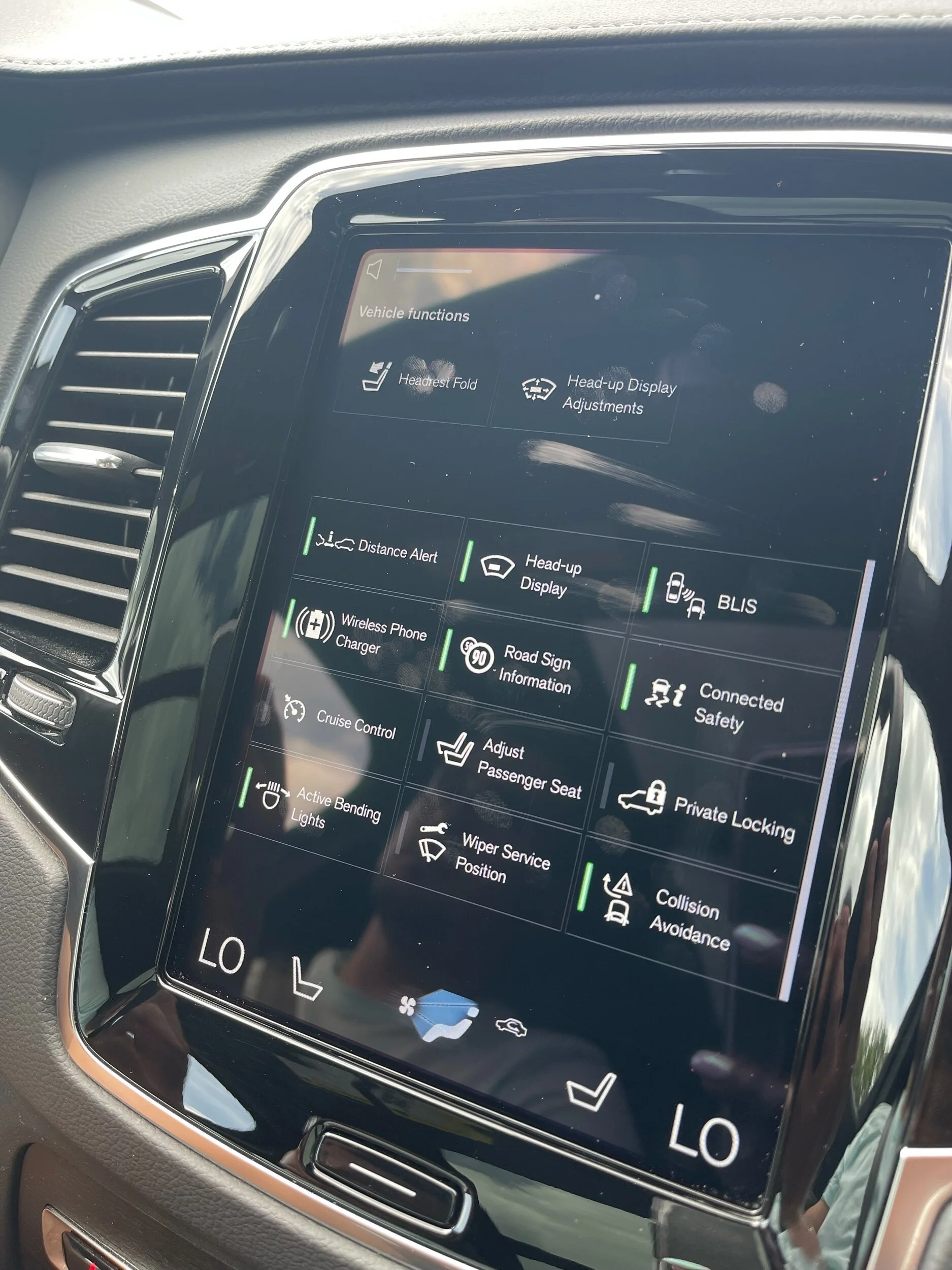 Snapshot of Vehicle Functions on the 12.3" Infotainment System