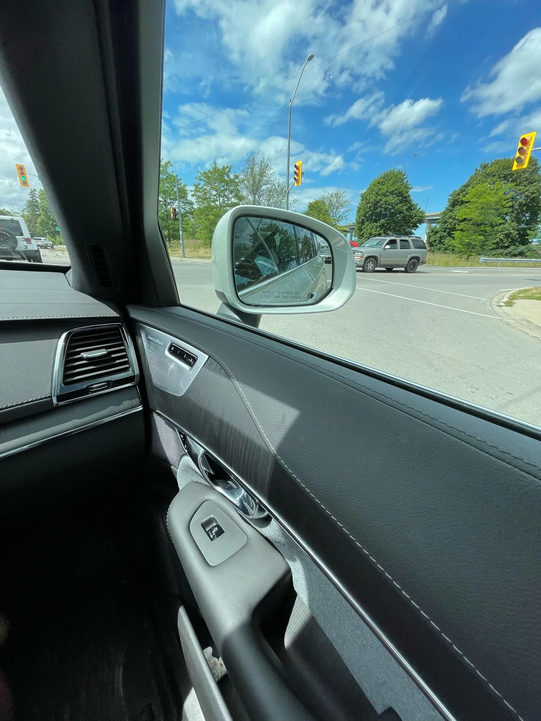  Tempered Glass Side and Rear Windows  Nappa Leather Upholstery&nbsp;     