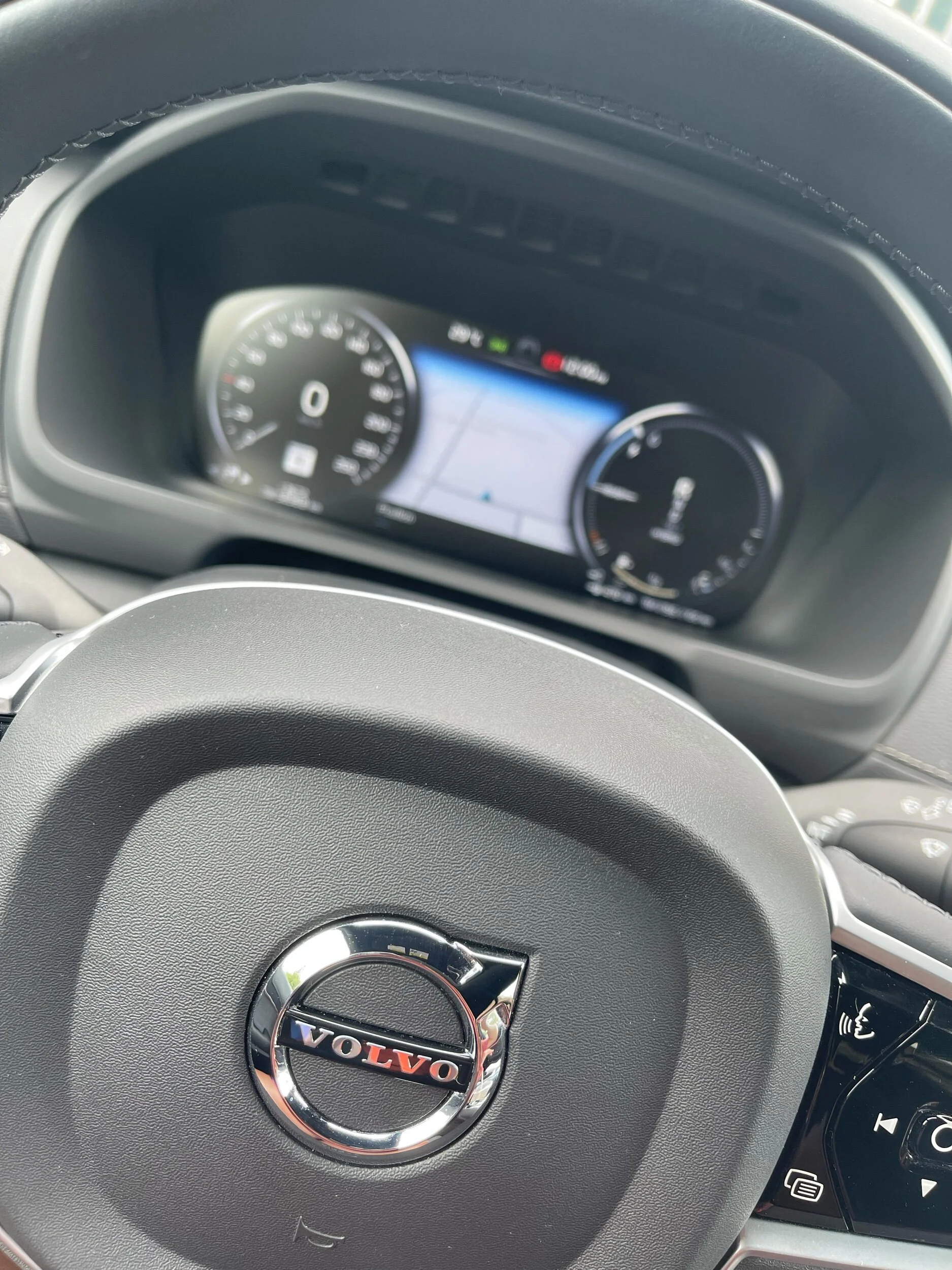 Digital Gauge Cluster with Navigation