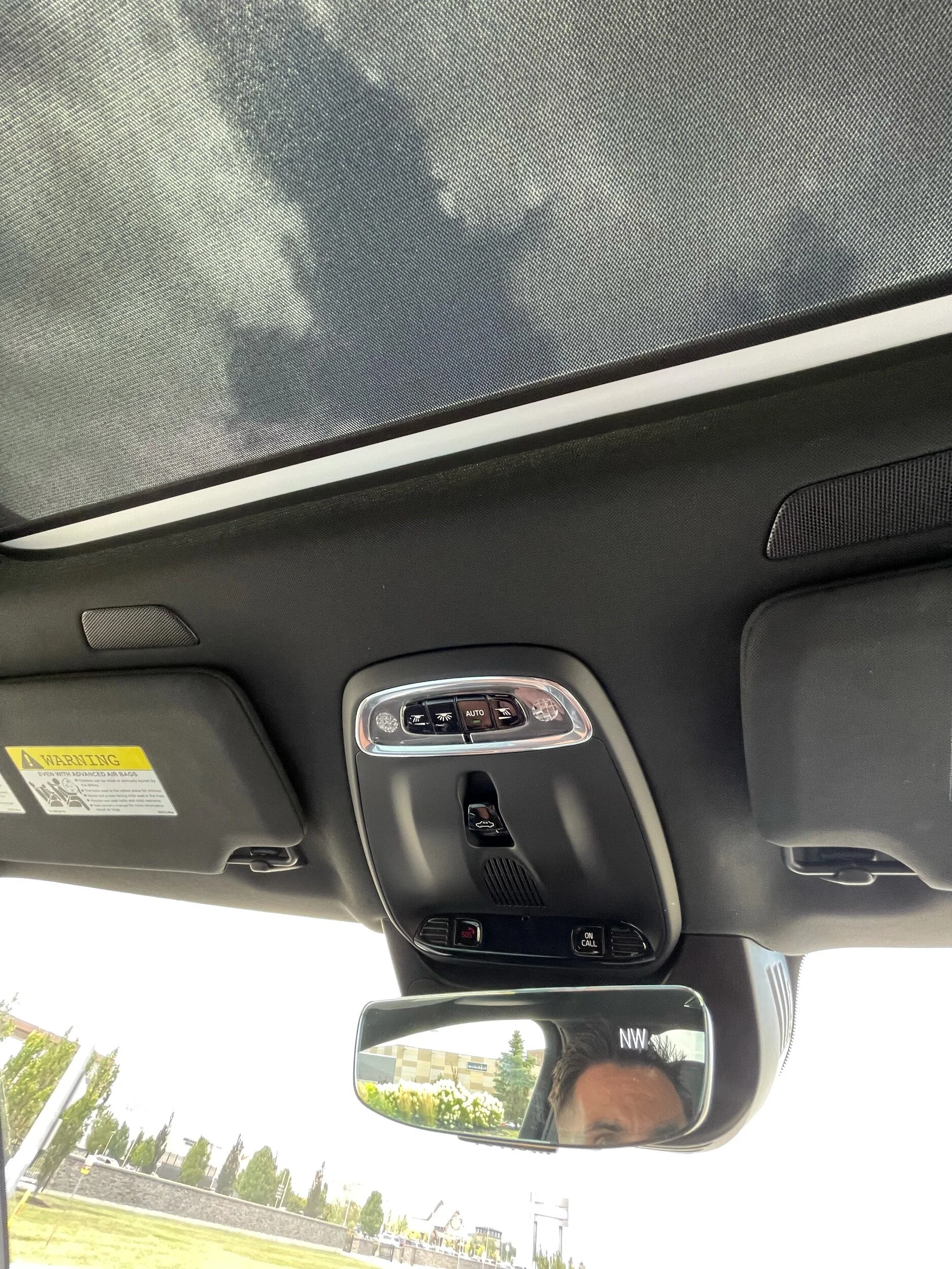 Panoramic Sunroof and Automatically Dimmed Inner and Outer Mirrors