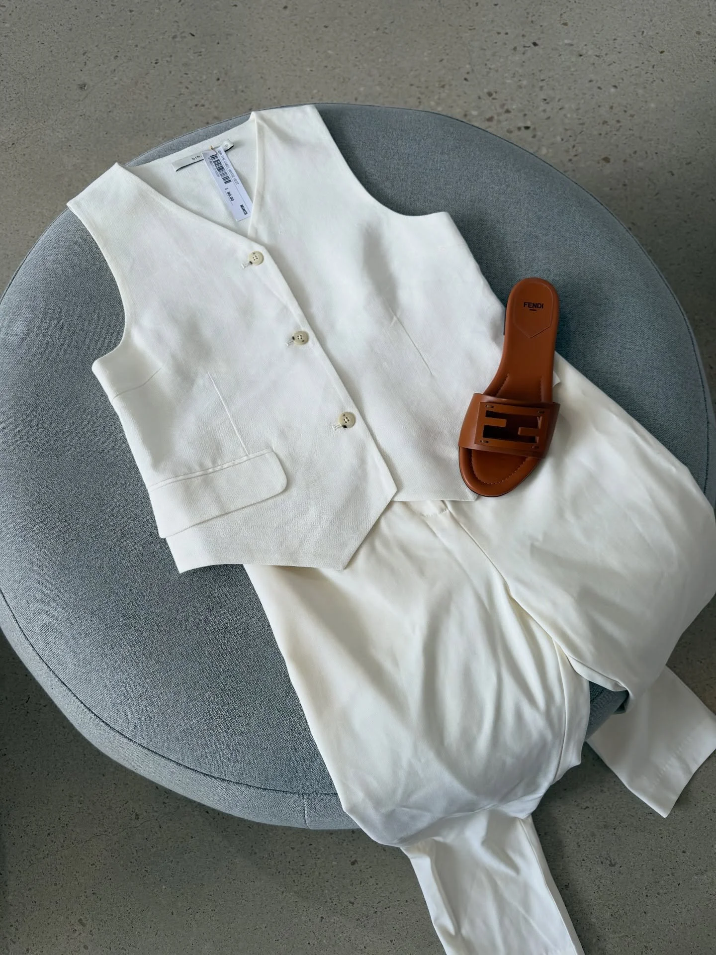 Just landed! ❤️

Image 1:
Sir the Label white vest - size 3 - $90
Stephanie Chehade cream pants - size 10 - $25
Fendi tan slides - size 40 - $650

Image 2:
Aje brown leather jacket - size 8 - $60
Aje brown leather pants - size 10 - $75
Black loafers 