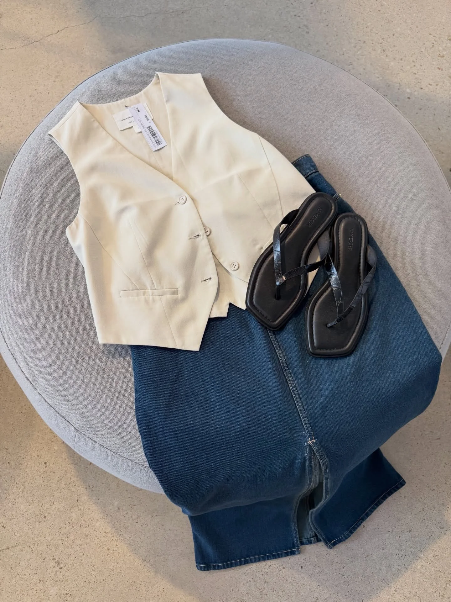 Weekend lineup! 🫶🏼

Image 1:
Vik and Woods white vest - size 1 - $90
Vik and Woods denim skirt - size 1 - $100
Jo Mercer black thongs - size 38 - $60

Image 2:
VRG girl animal print dress - size 12 - $40
Celine sunglasses - $525
Bilini shoes

Image