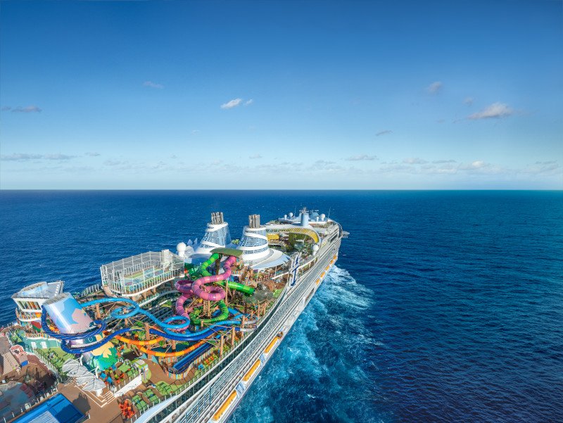 Royal Caribbean:
Mega ships. Max thrills. Nonstop fun.
From skydiving simulators to robot bartenders, Royal brings the “whoa” to the waves.