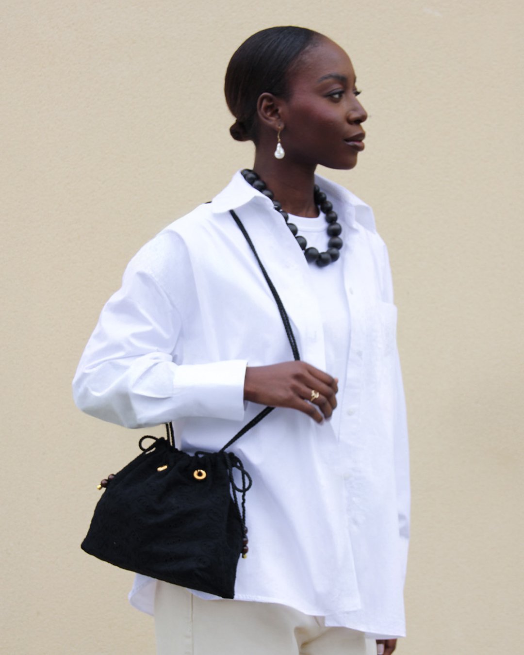 LADDAH_SS26_CAMPAGNE_SAC NOIR_05_OUTSIDE.jpg
