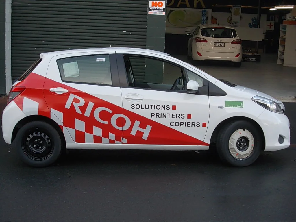 Ricoh Yaris YX 2013.JPG