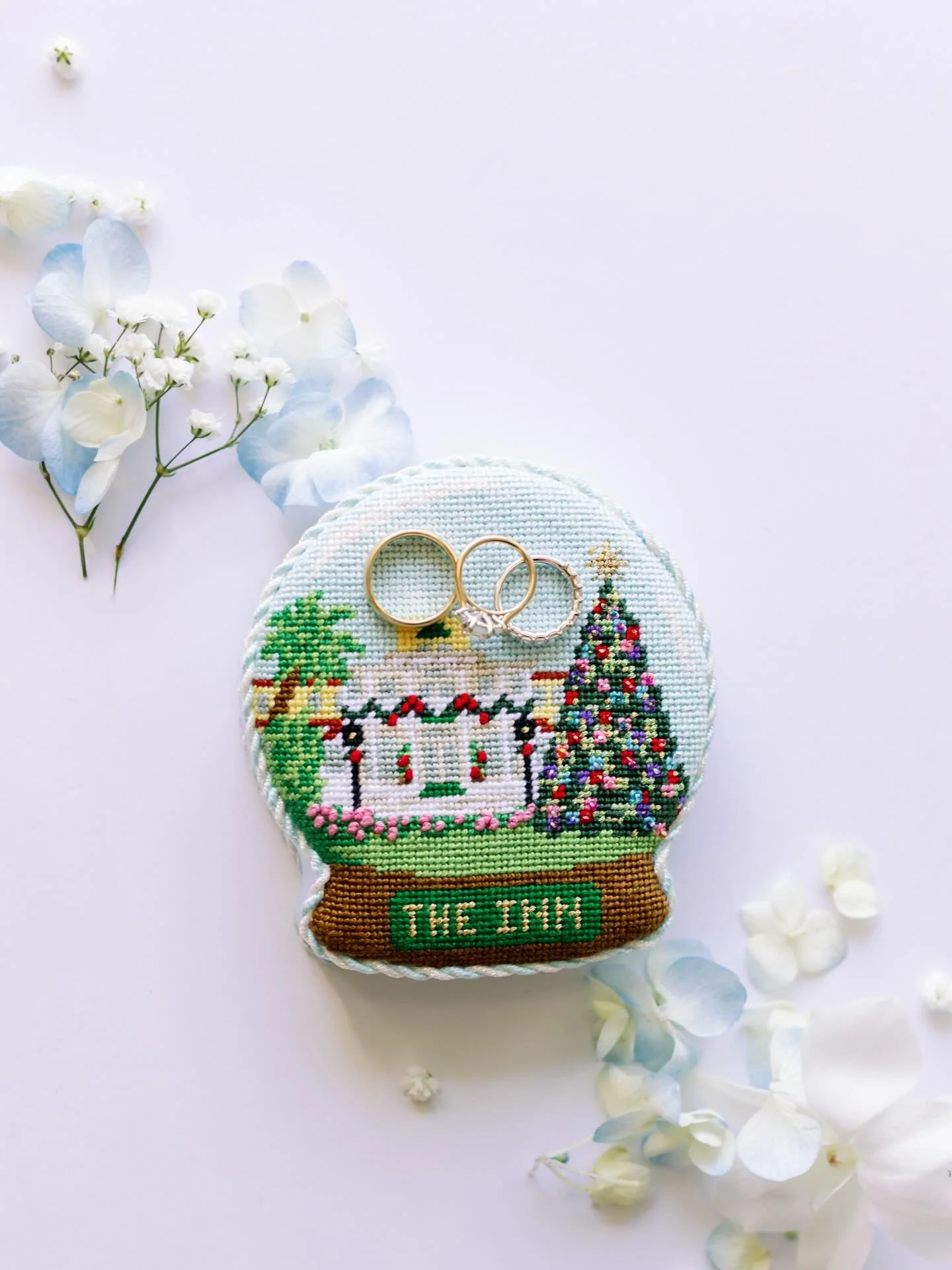 a few more needlepoint details from 12.13 ✨