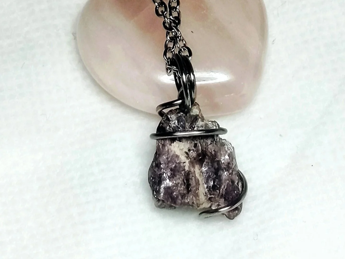 Dije en acero y turmalina rosa collar joyería artesanal Buena Madre