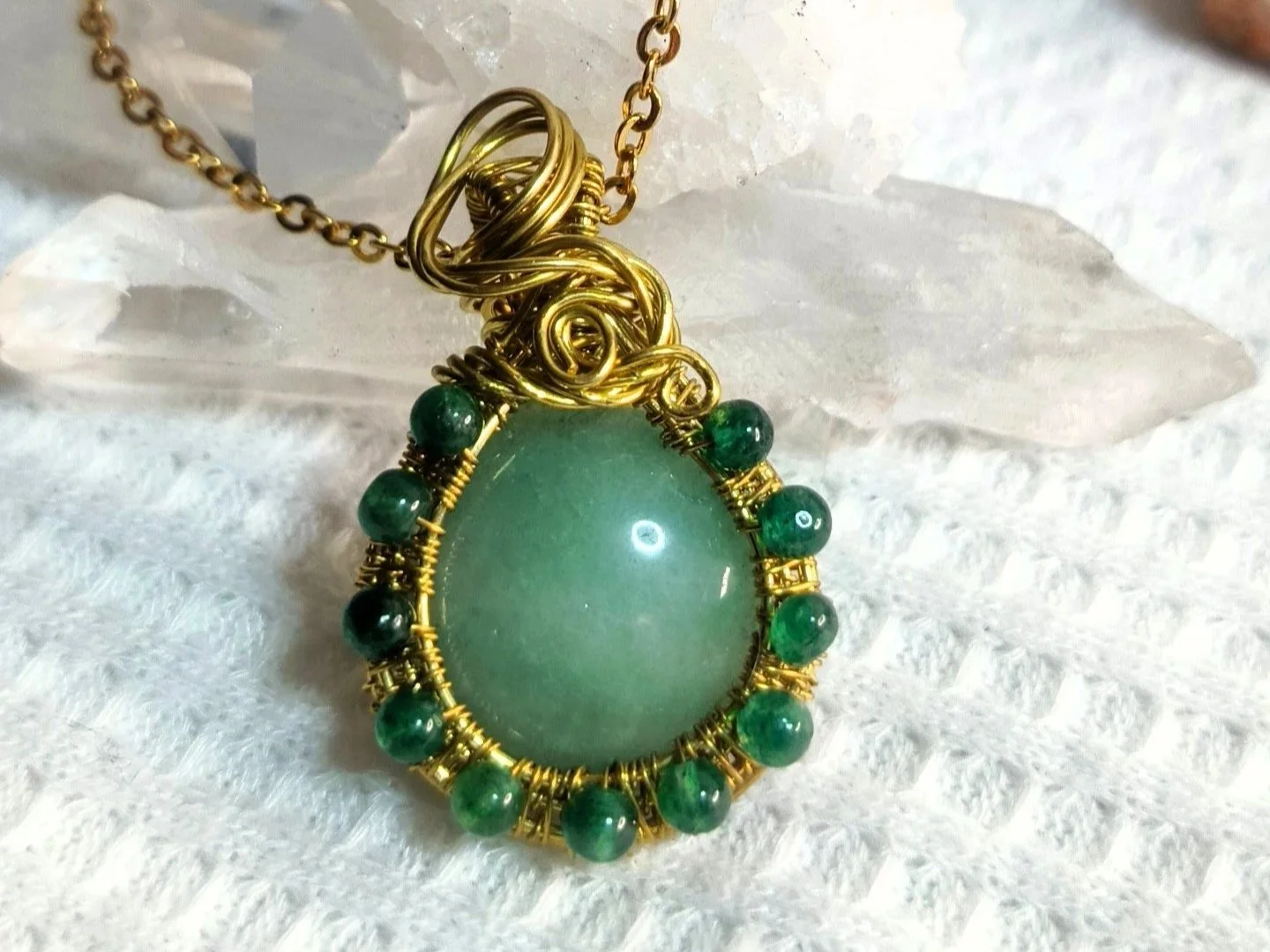 Dije en bronce Aventurina y Jade collar joyería artesanal Buena Madre