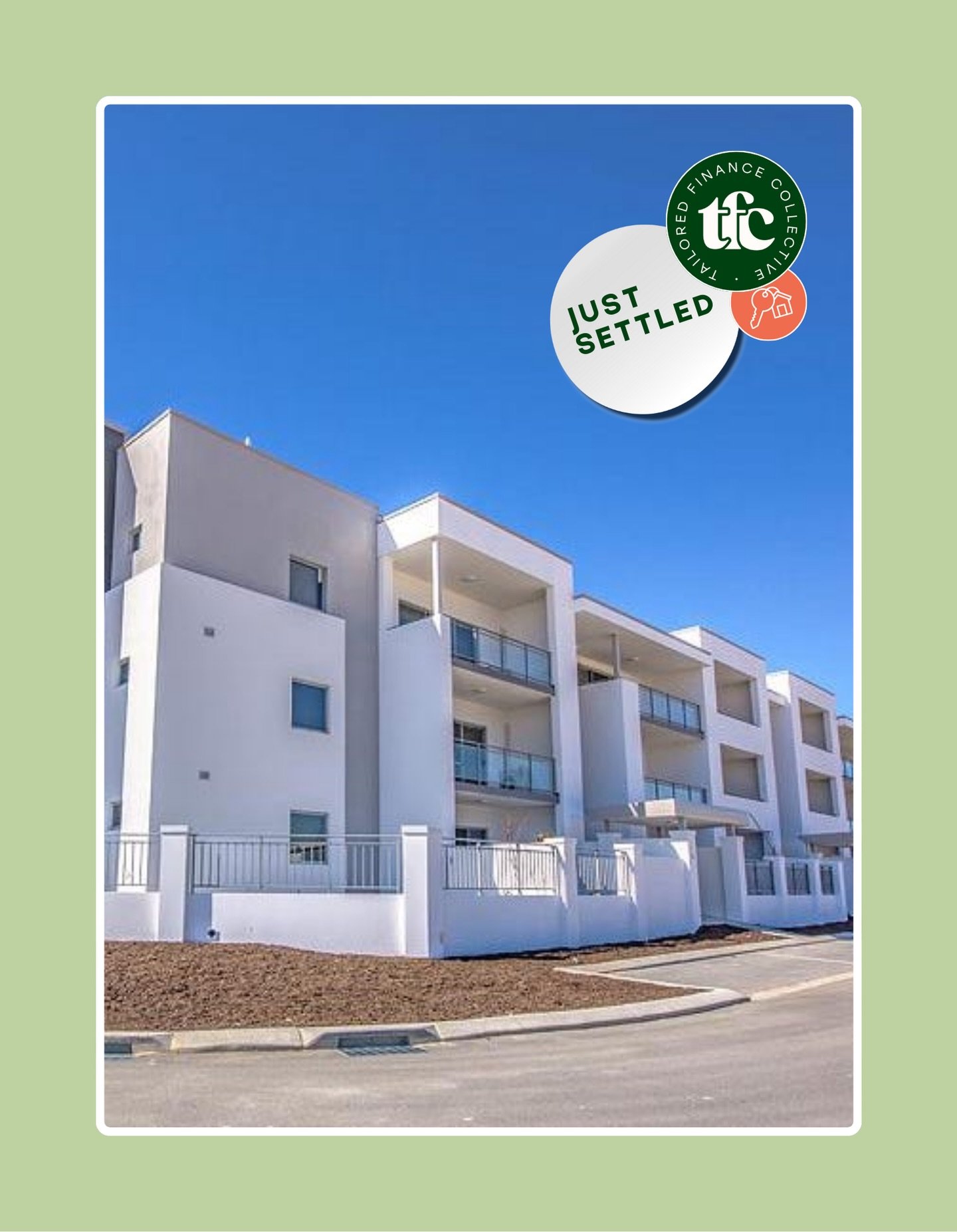 Sold stickers are being replaced with Just Settled stickers 🏡 

So excited for a gorgeous client who just settled on her new home, and stepped into her new chapter!