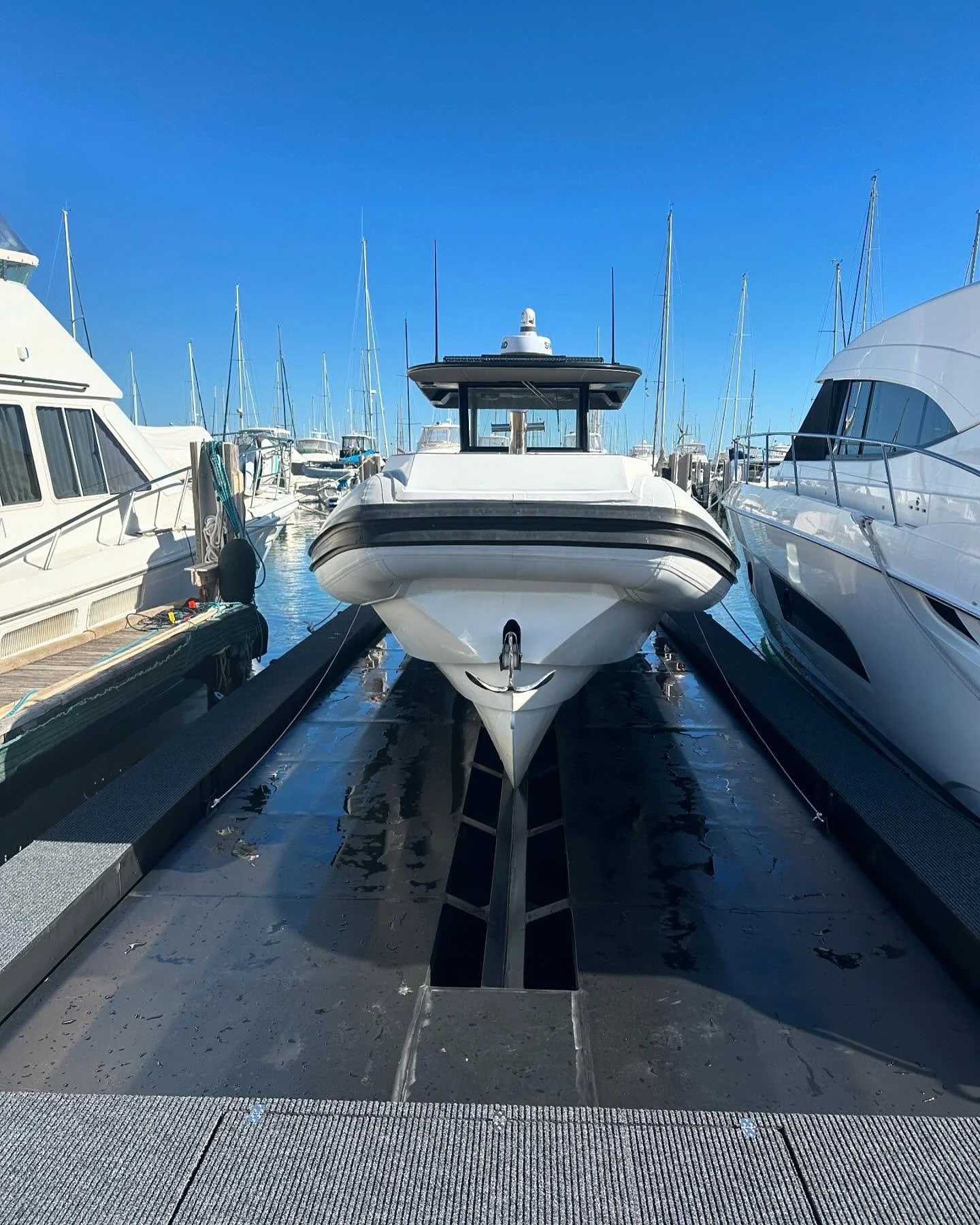 Another happy client enjoying the pros of Elite Docking Solutions air Dock system. This 13.5m Dock has full walkway access either side, in built shore power supply and a massive 18sqm pontoon deck space at the front holding another 6500lt of under de