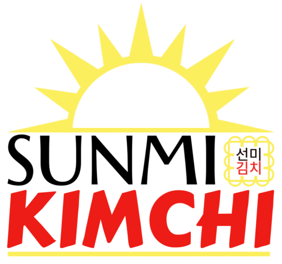 Logo for Sunmi Kimchi. Half sun in a bright yellow. "Sunmi" in black font and "Kimchi" in red font. Sunmi Kimchi is also written in Korean: Sunmi (선미), Kimchi (김치).
