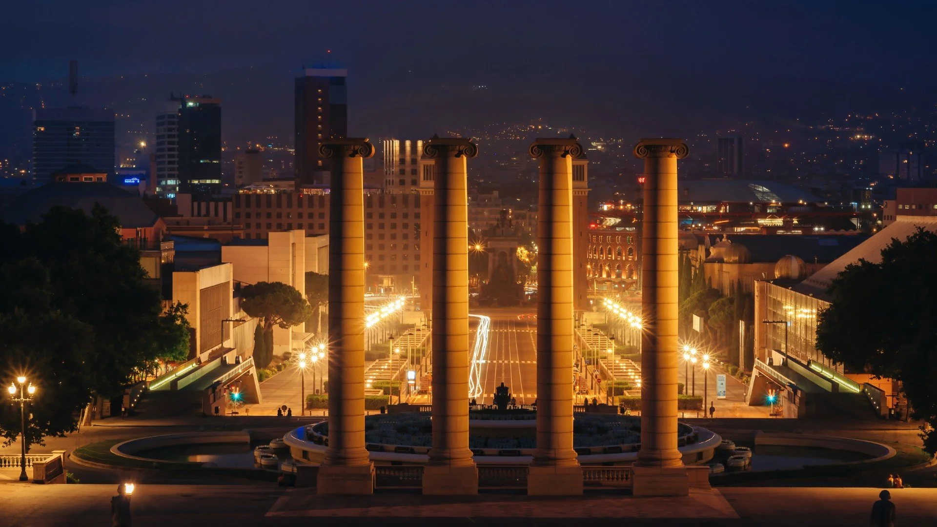 plaza-de-espana-venetian-towers-fountain-columns-barcelona-spain-night (Large).jpg