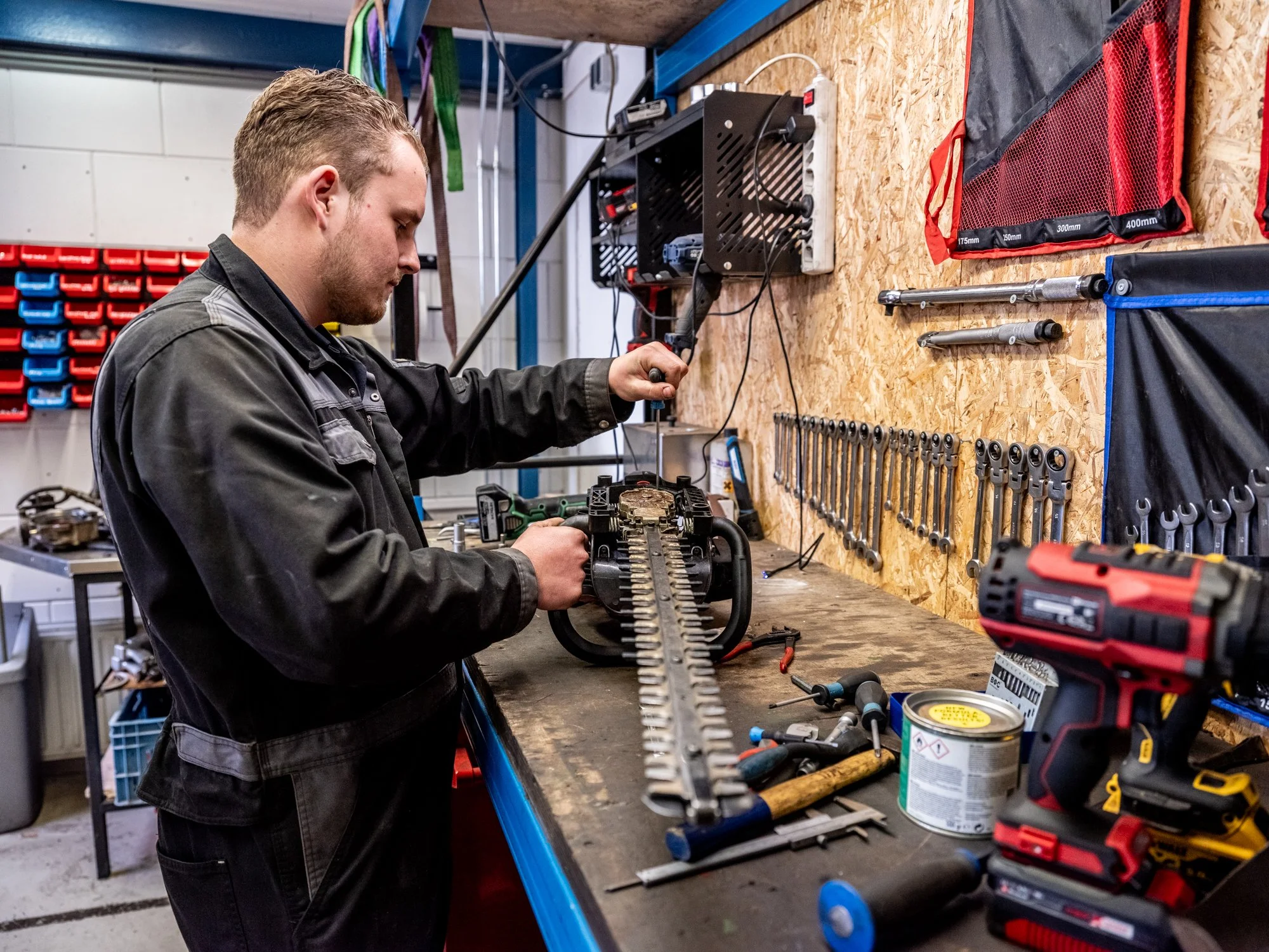 Van Galen Serive-01.jpg