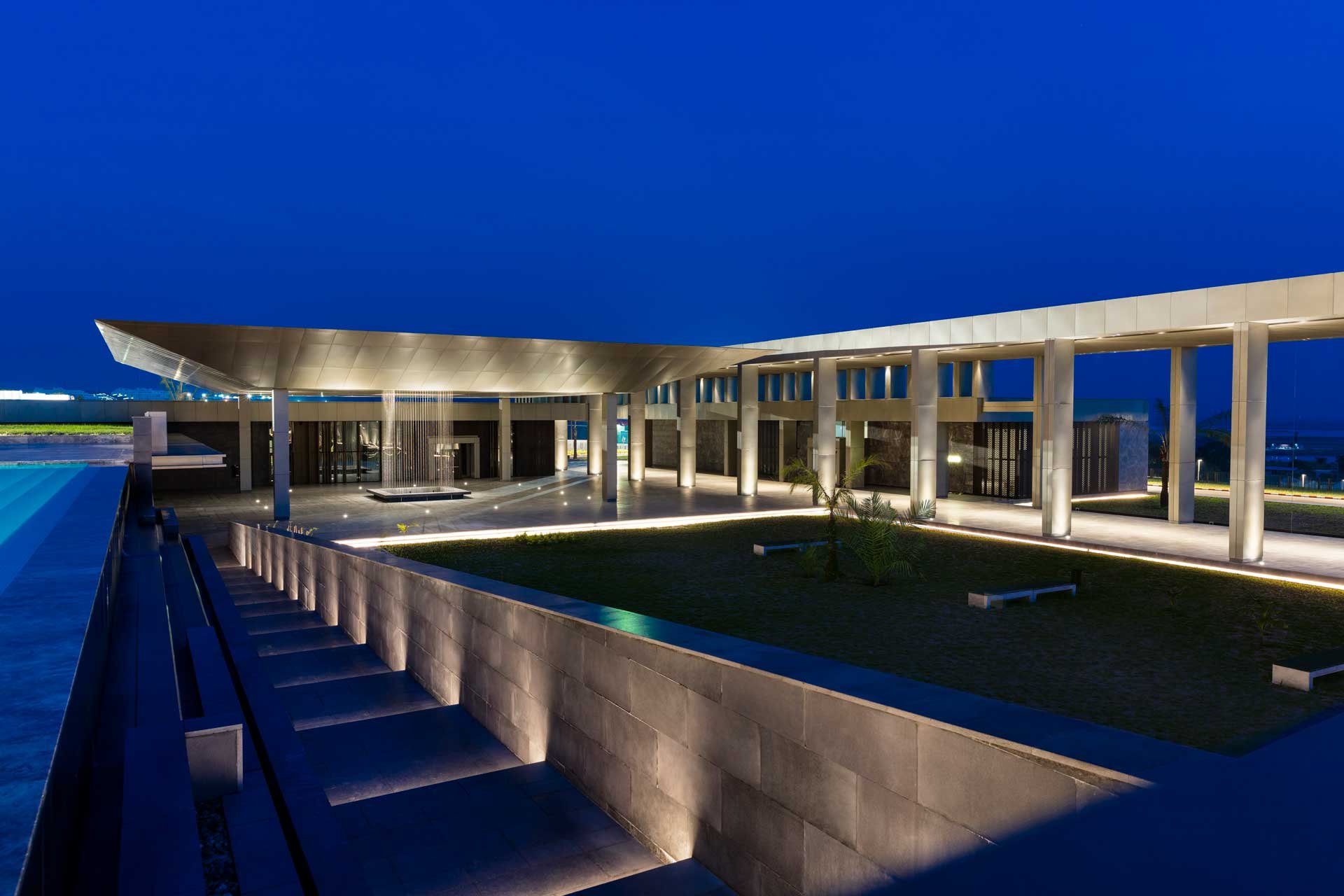 24-Avci-Architects_Kintele_Piazza.jpg