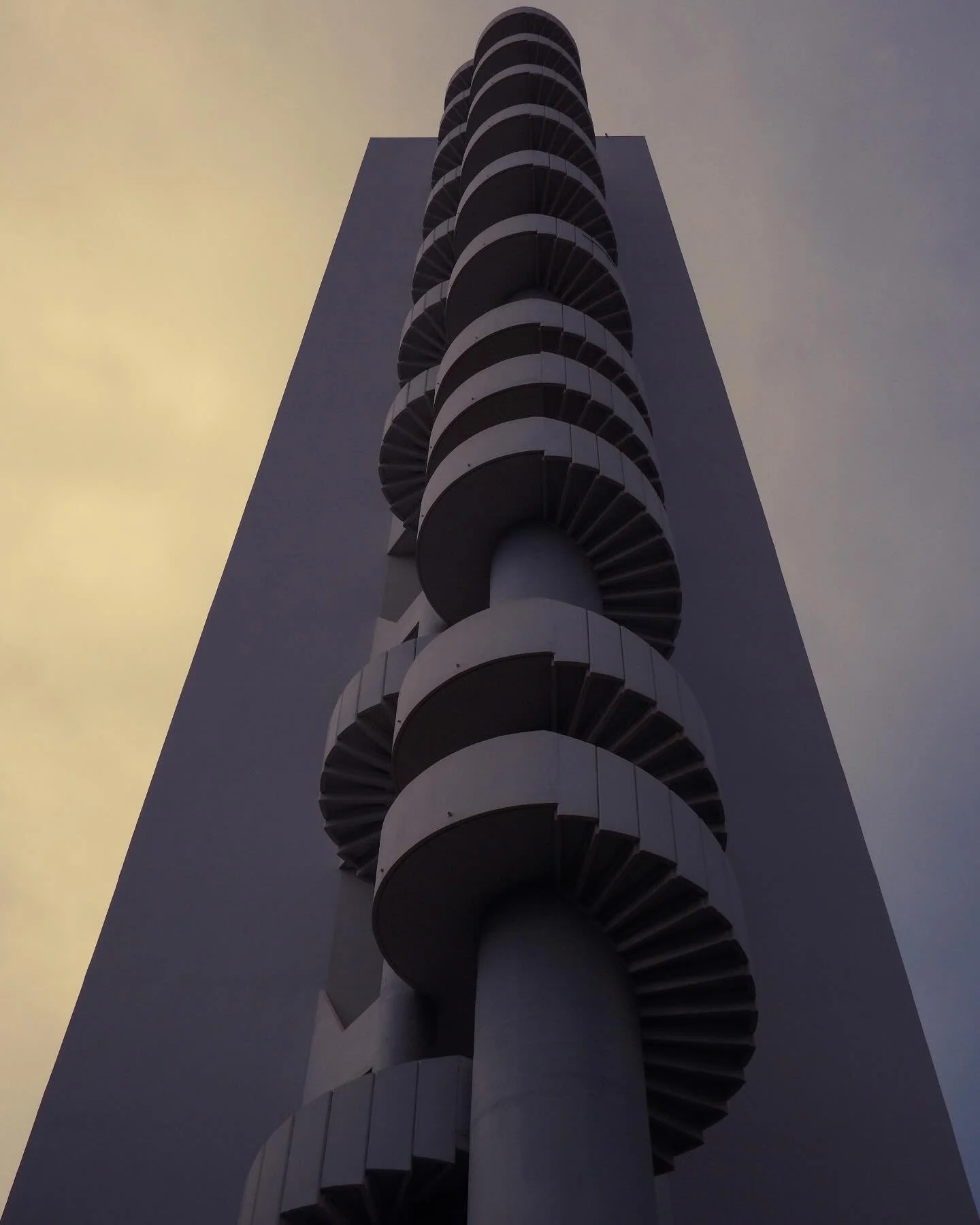 Numero 21
.
.
.
.
#fujixseries #fujifilmfeaturetime #fujifilmfrance #fujilovers #fujifilmxt5 #fujilovers #myfujilove #archilover #architecturephotography #architecture #photographer #photoshop #photographylovers #marseille_focus_on #marseillegram