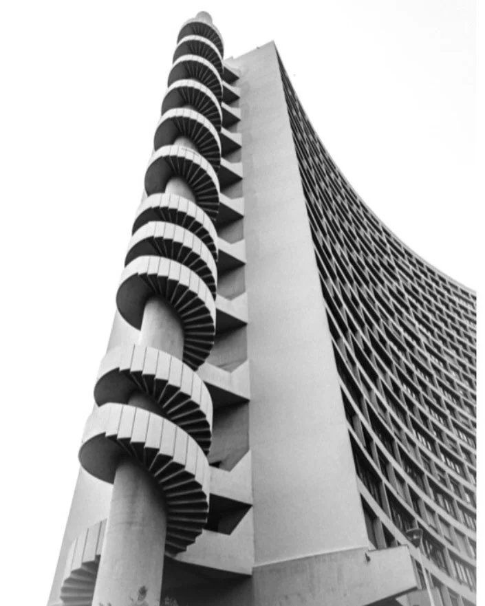 Si on plisse les yeux,
On peut voir ce que l&rsquo;ont veut. 
.
.
.
.
#fujiphotography #fujilovers #fujixt5 #18mm #architecture #archiphoto #architecture #itsallinthedetails #detailing #detailshot #steparchitect #photography #blackandwhite