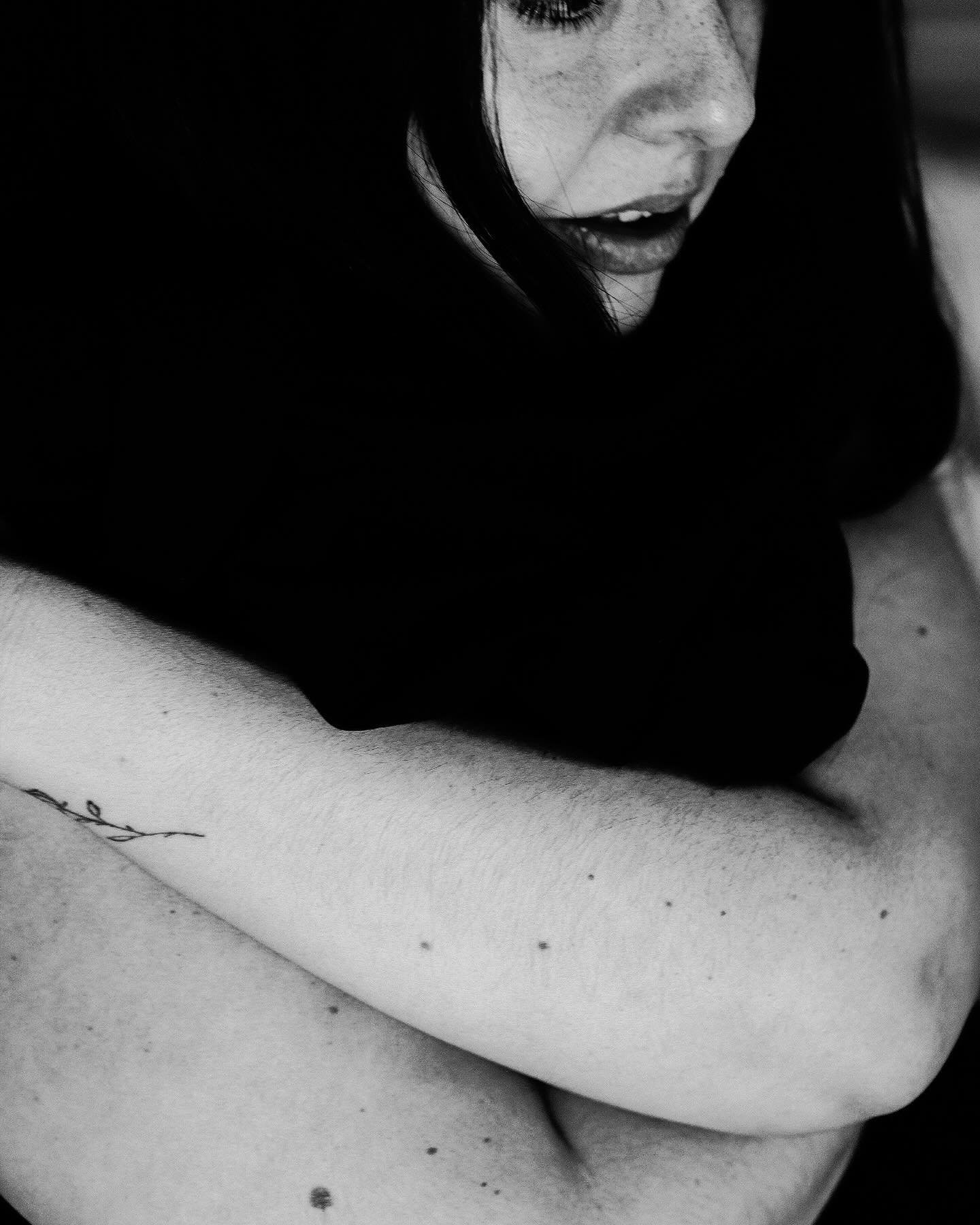 Se Amo,
Una palabra sin eco
.
.
.
.
#fujifilmxseries #fujiphotography #fujifilmportraits #portrait_perfection #portraituring #portrait_vision #portraitphotographer #womenbody #womenphotographers #womenphotography #bnwphotography #bnwmood #bnw_greatsh