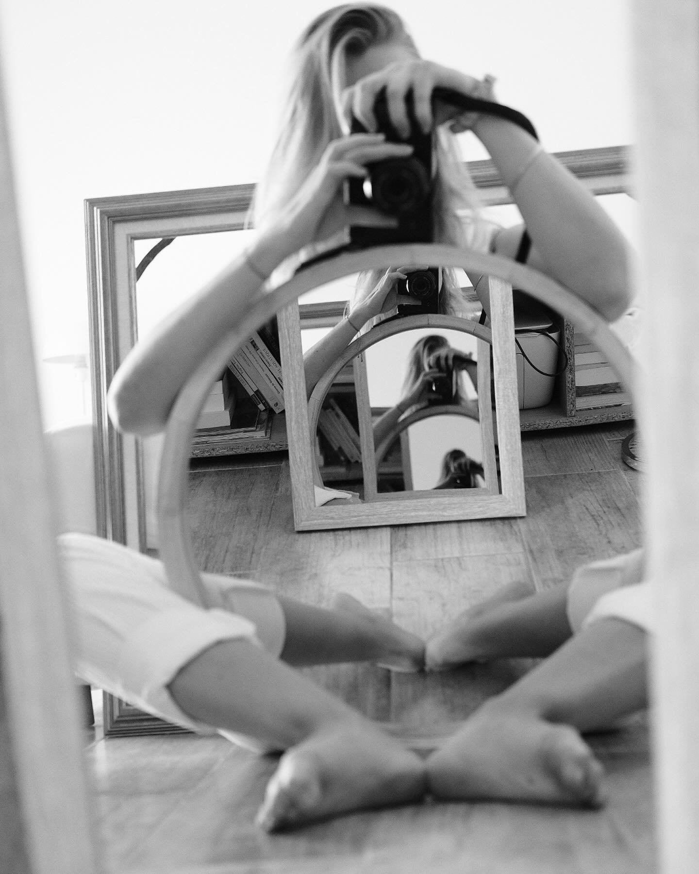 Faite,
De tout ce que j&rsquo;ai vu. 
.
.
.
.
#autoportrait #autoportraitphotography #portraitphotography #portraitphotoshoot #portraituniverse #auto #portraitmood #portraitpage #autoportraits #fujilovers #fujilovegear #myfujilove #fujixpro2 #fujifil