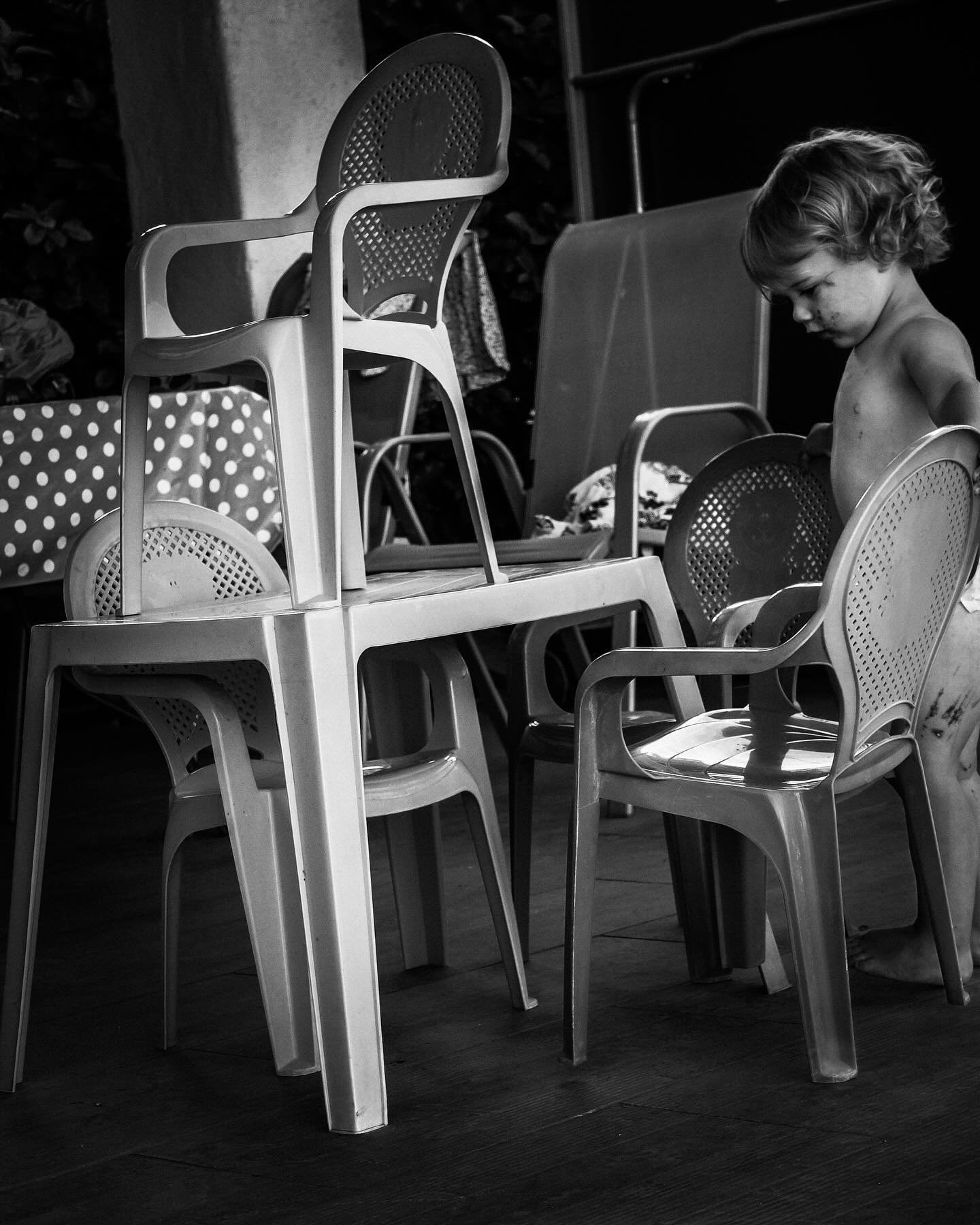 Les rires sans fin, souvent pour rien. Les gourmandises, les histoires dans les livres, dans nos t&ecirc;tes. L&rsquo;imagination d&eacute;bordante, croire en tout ce qu&rsquo;on ne voit pas : les souris qui apportent des pi&egrave;ces, la magie, le 