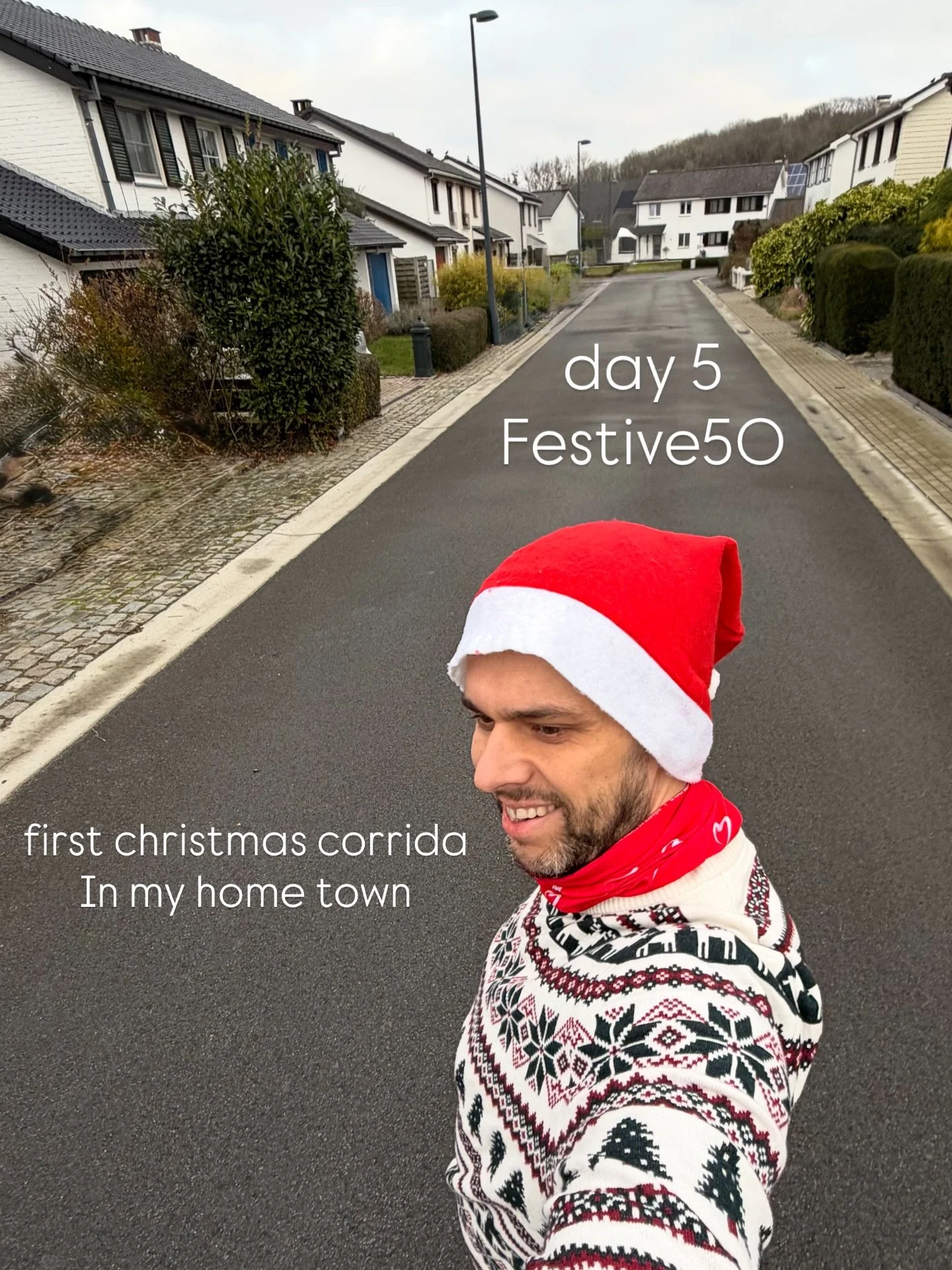 NLD|FR|ENG

Ik nam deel aan de allereerste Kerstcorrida in mijn thuisstad Halle.
Een prachtig initiatief, volledig ten voordele van Kom op tegen Kanker, en perfect passend op dag 5 van mijn #FESTIVE50: 50 km wandelen en/of lopen tussen kerstavond en 