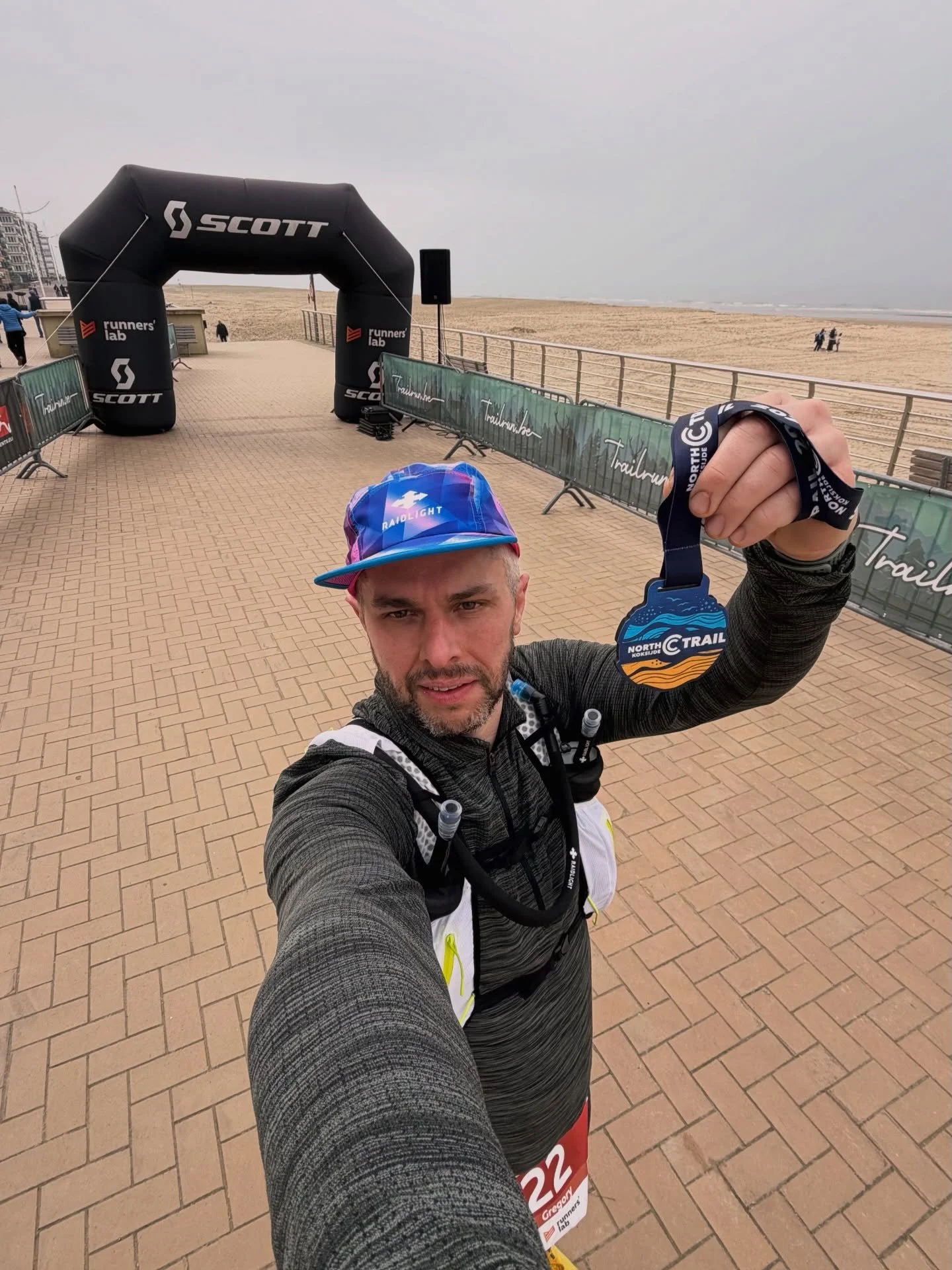 Medal Monday - North C trail - Koksijde - 33km

Eentje met veel ups and downs zowel door de duinen als mentaal.
Eentje dat leek op de Belgische pre party van de Marathon des Sables (veel succes aan de deelnemers)
Eentje om misschien snel te vergeten 