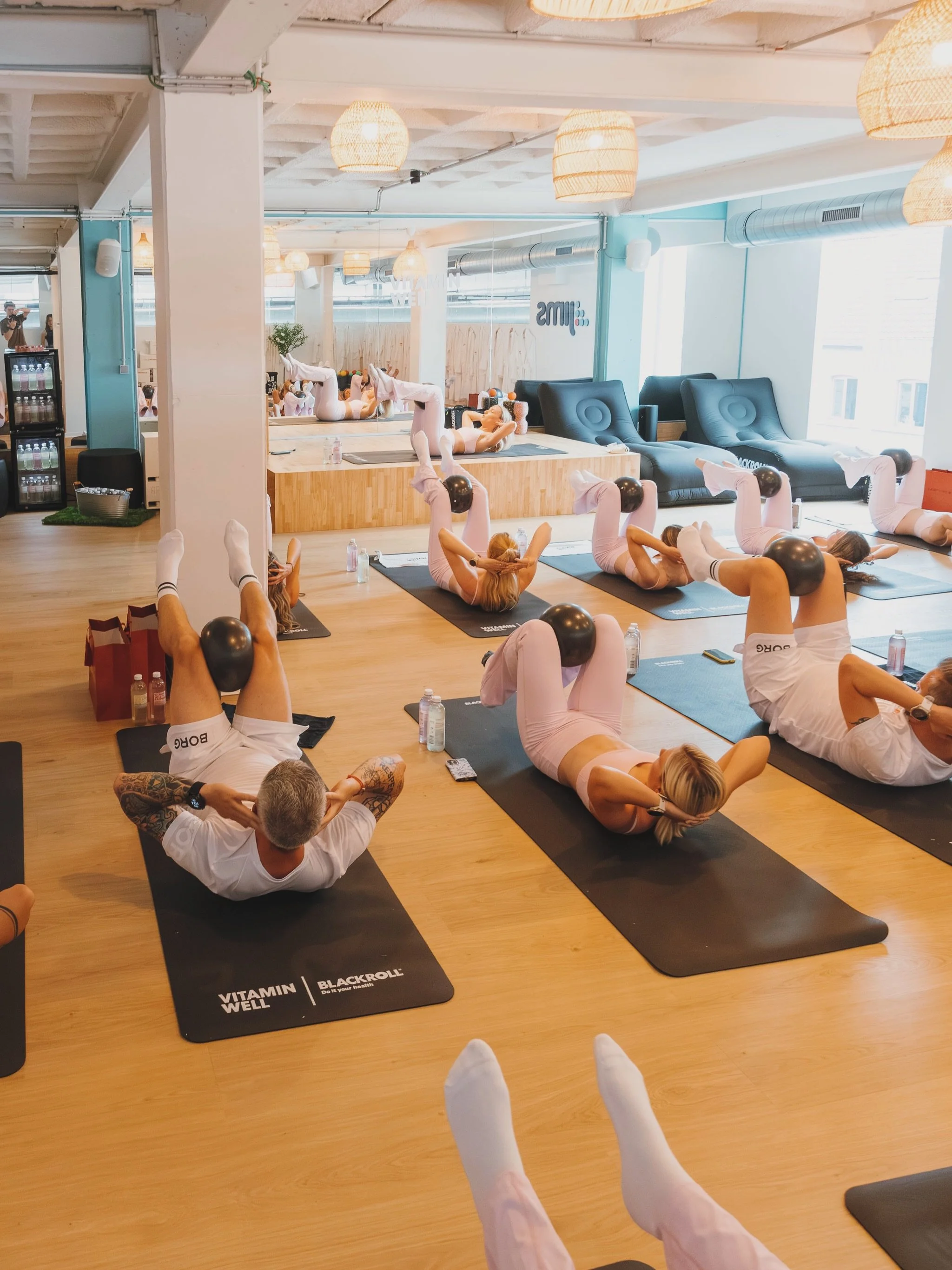 Een dag helemaal in het teken van bewegen &eacute;n herstellen.

Op uitnodiging van @vitaminwell.belgium mocht ik de launch party bijwonen van de Vitamin Well Zero, en wat een programma hadden ze in elkaar gestoken.

Het begon met een pittige pilates