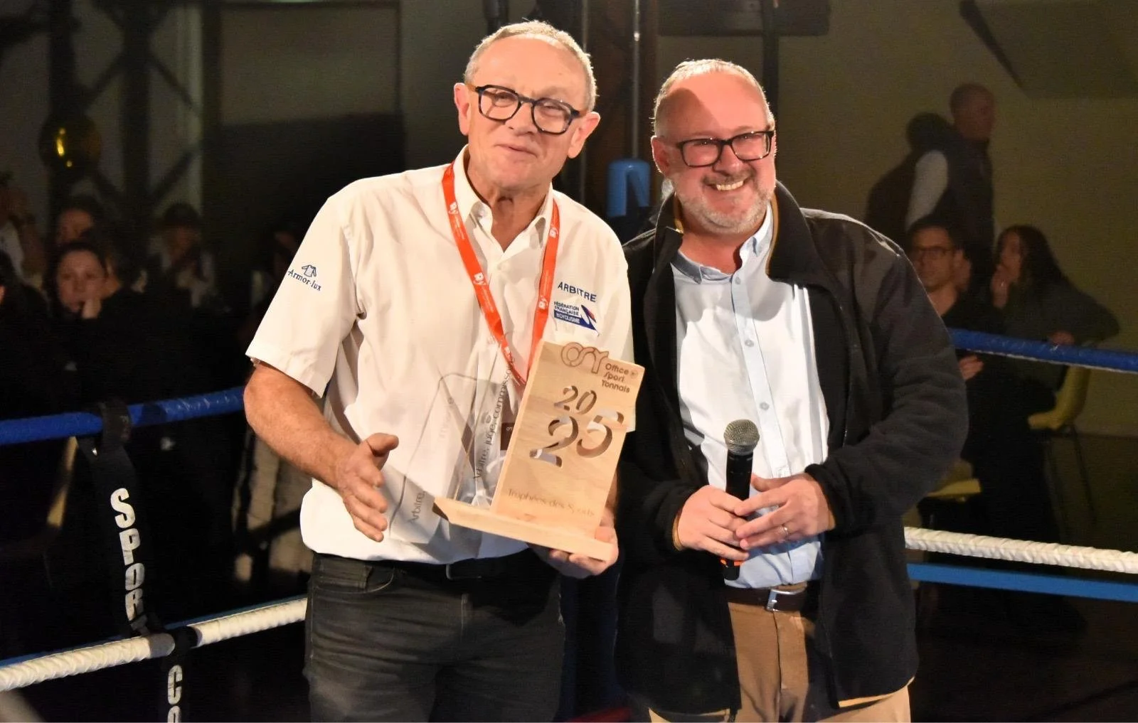 Olivier Heriteau, représentant Gsportlive et Daniel Gendronneau, BMX, lauréat du trophée