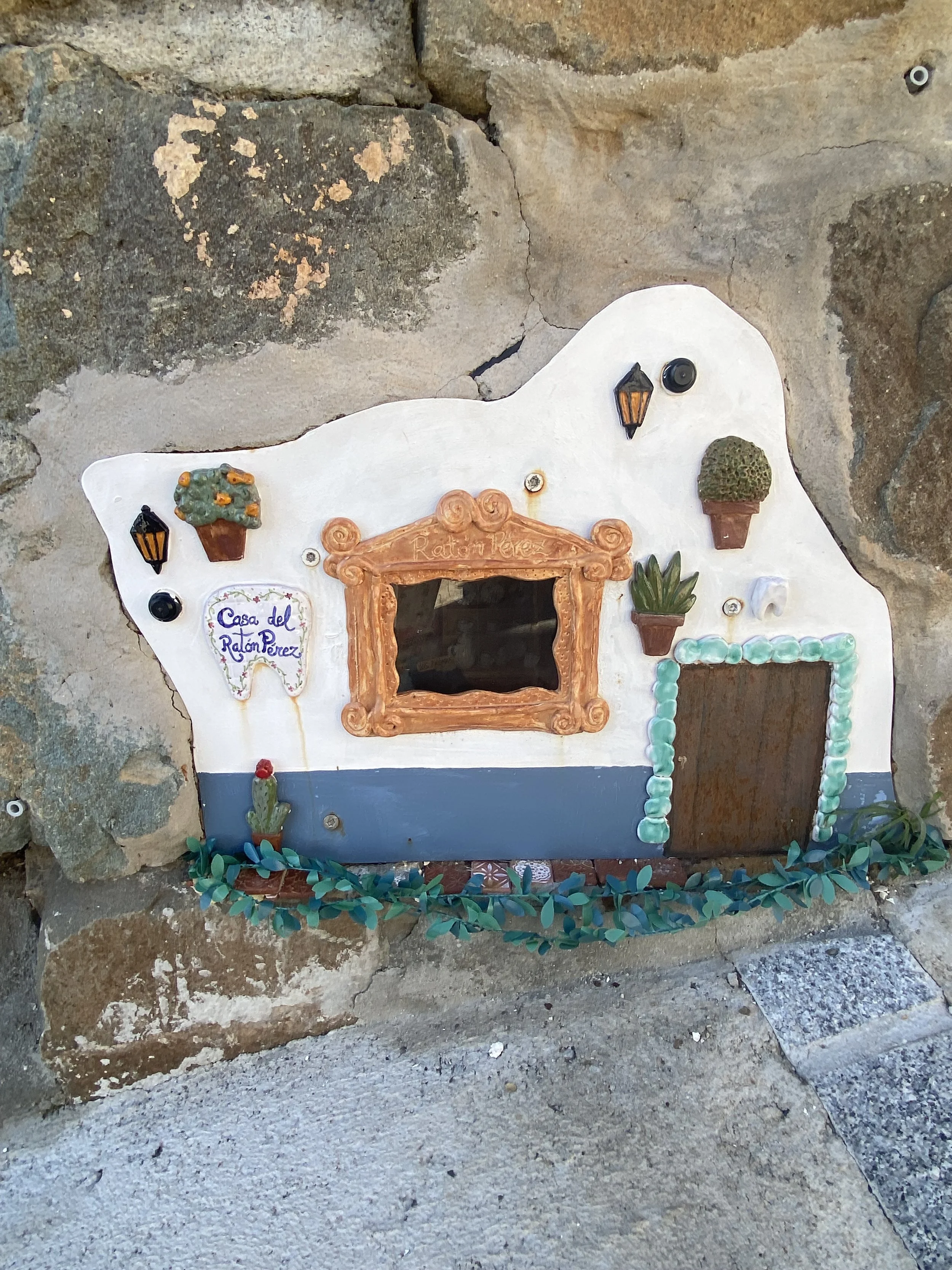 Moclinejo - Vineyards, Ceramic Art and Casa del Ratón Pérez