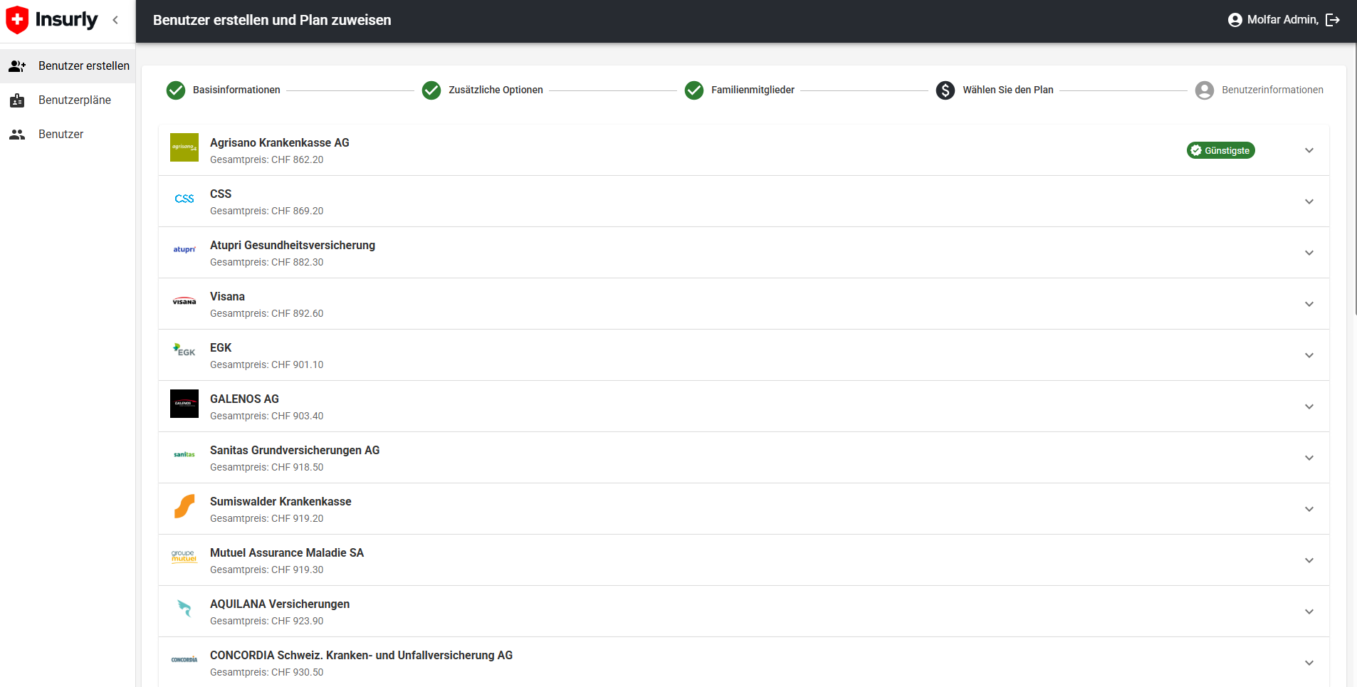 Screenshot einer Webseite zur Erstellung und Zuweisung von Nutzerplänen für eine Versicherung. Es zeigt die Schritte Basisinformationen, Zusätzliche Optionen, Familienmitglieder und Plan auswählen, mit verschiedenen Versicherungsanbietern und deren Preisen.