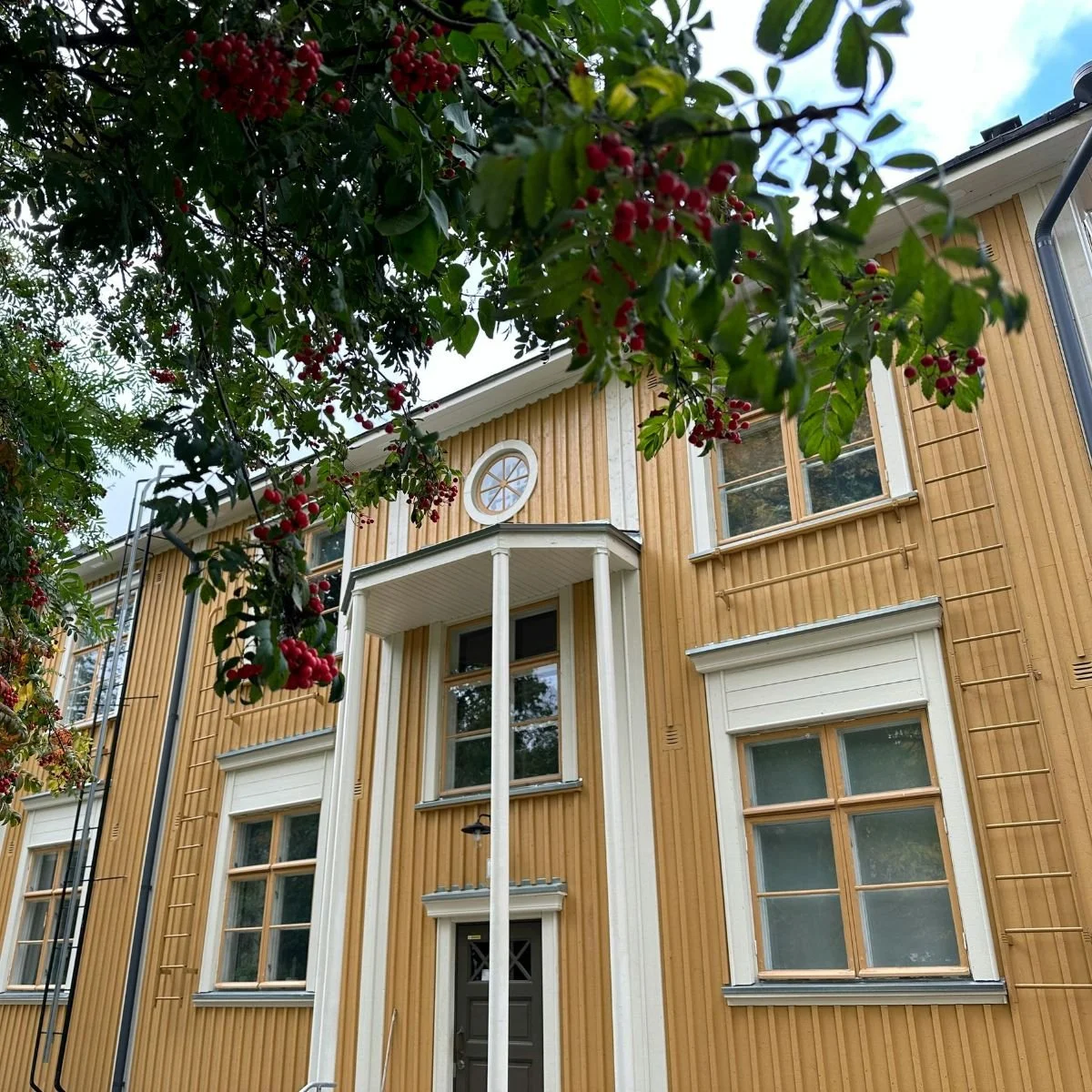 Husbesiktning av radhus i Sköndal – få koll på konstruktion och fukt