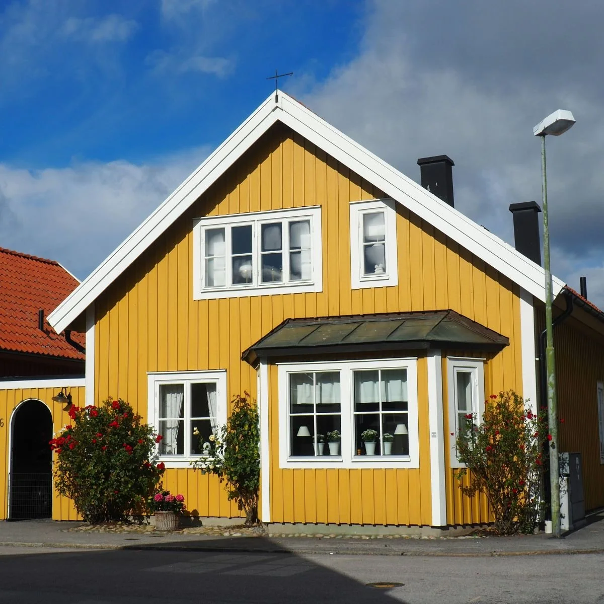 Från sommarstuga till permanentboende – Så undviker du de dyra fällorna